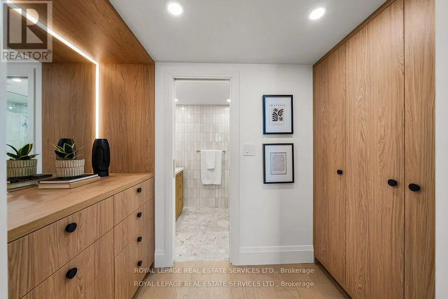 402 - 349 ST. CLAIR AVENUE W