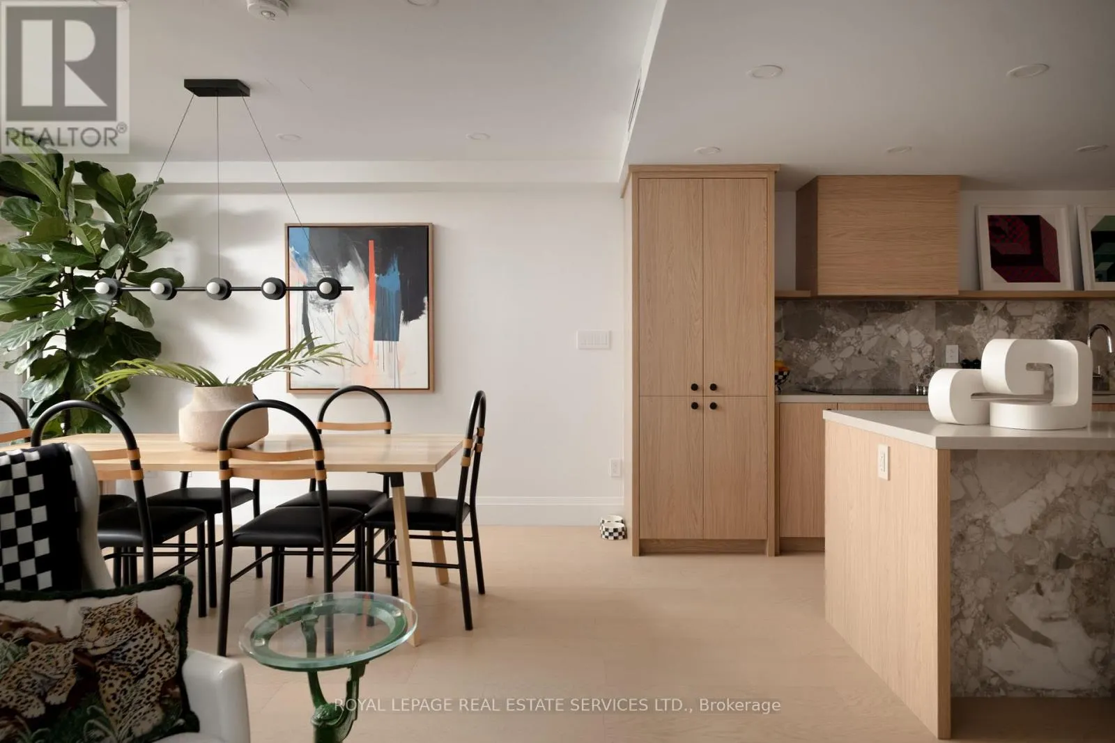 402 - 349 ST. CLAIR AVENUE W