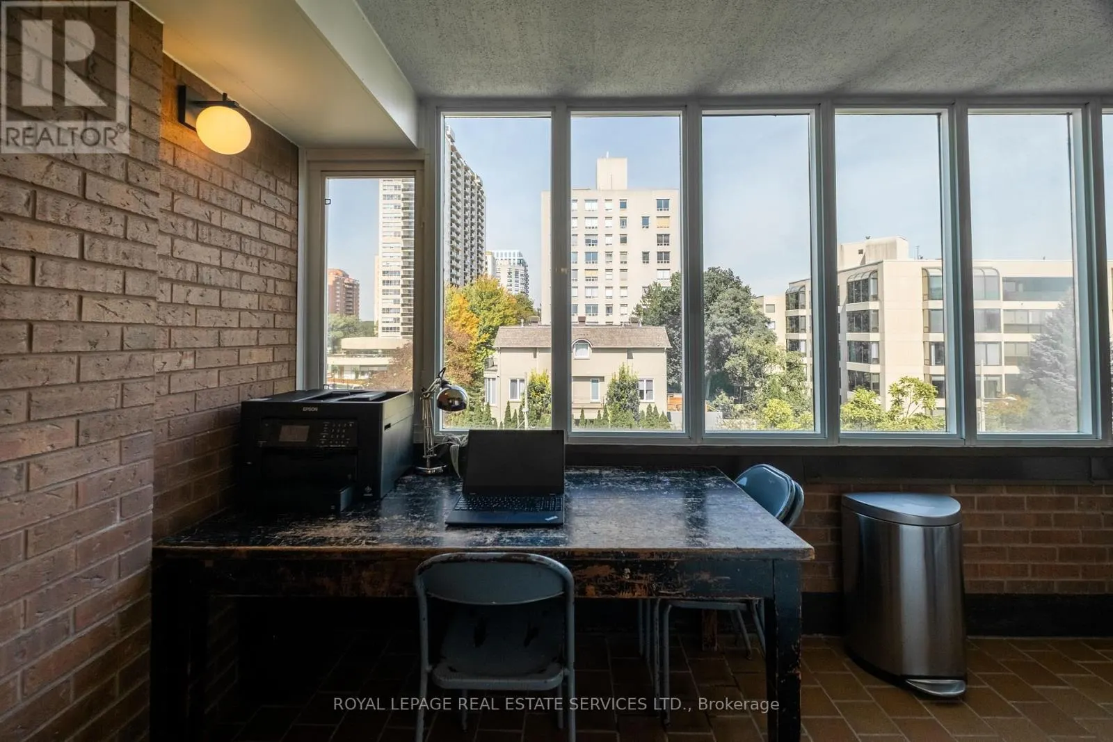 402 - 349 ST. CLAIR AVENUE W