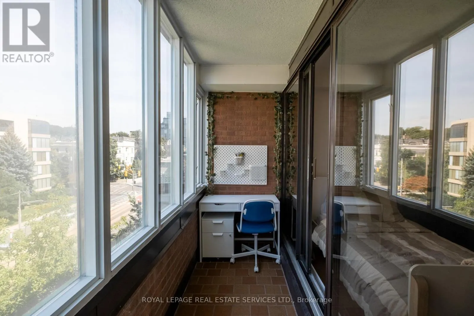 402 - 349 ST. CLAIR AVENUE W