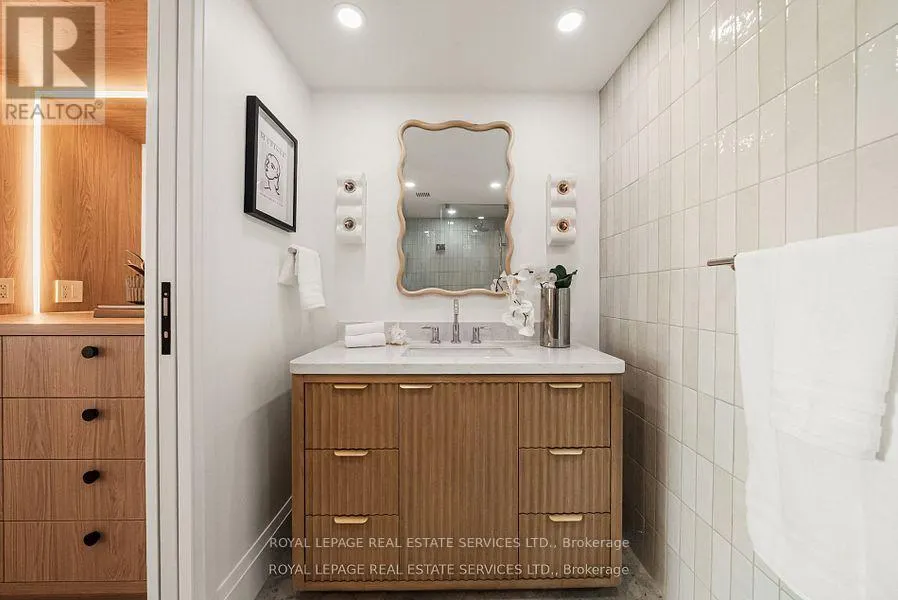 402 - 349 ST. CLAIR AVENUE W