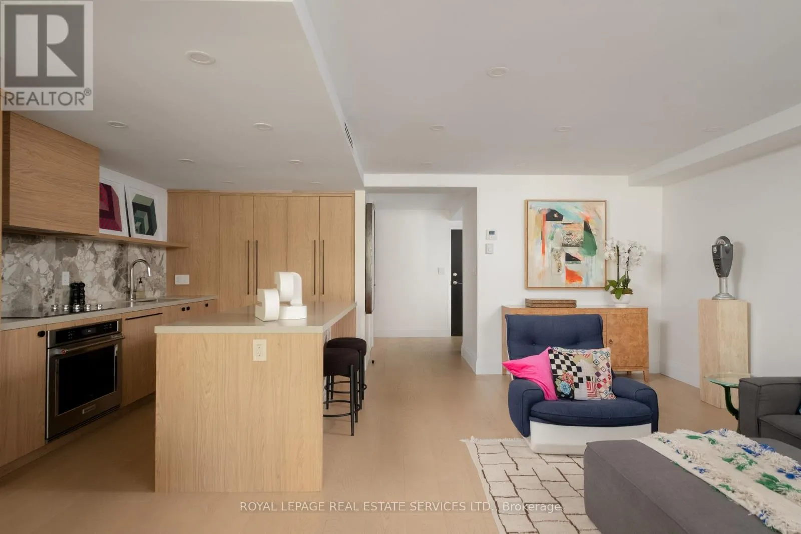 402 - 349 ST. CLAIR AVENUE W