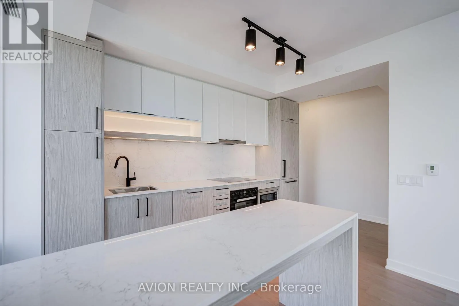1016 - 89 MONTCLAIR AVENUE