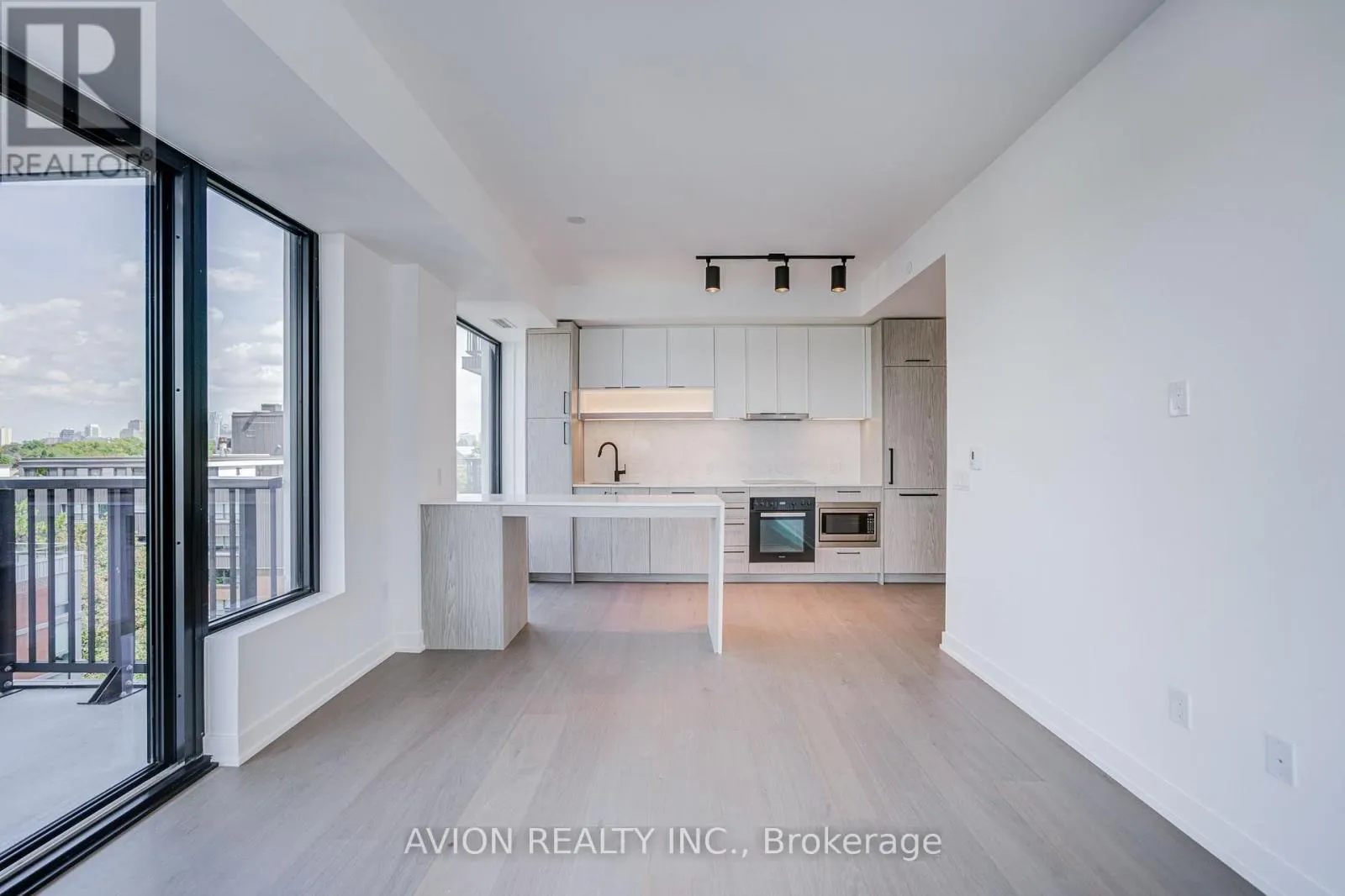 1016 - 89 MONTCLAIR AVENUE