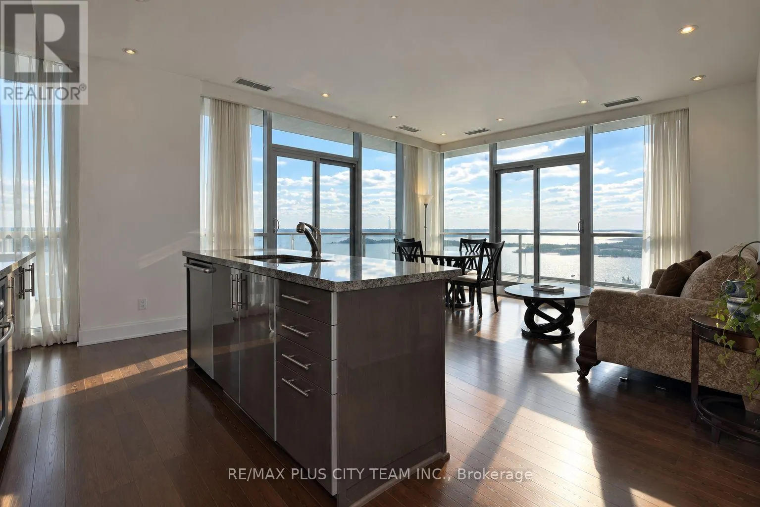 5005 - 33 BAY STREET