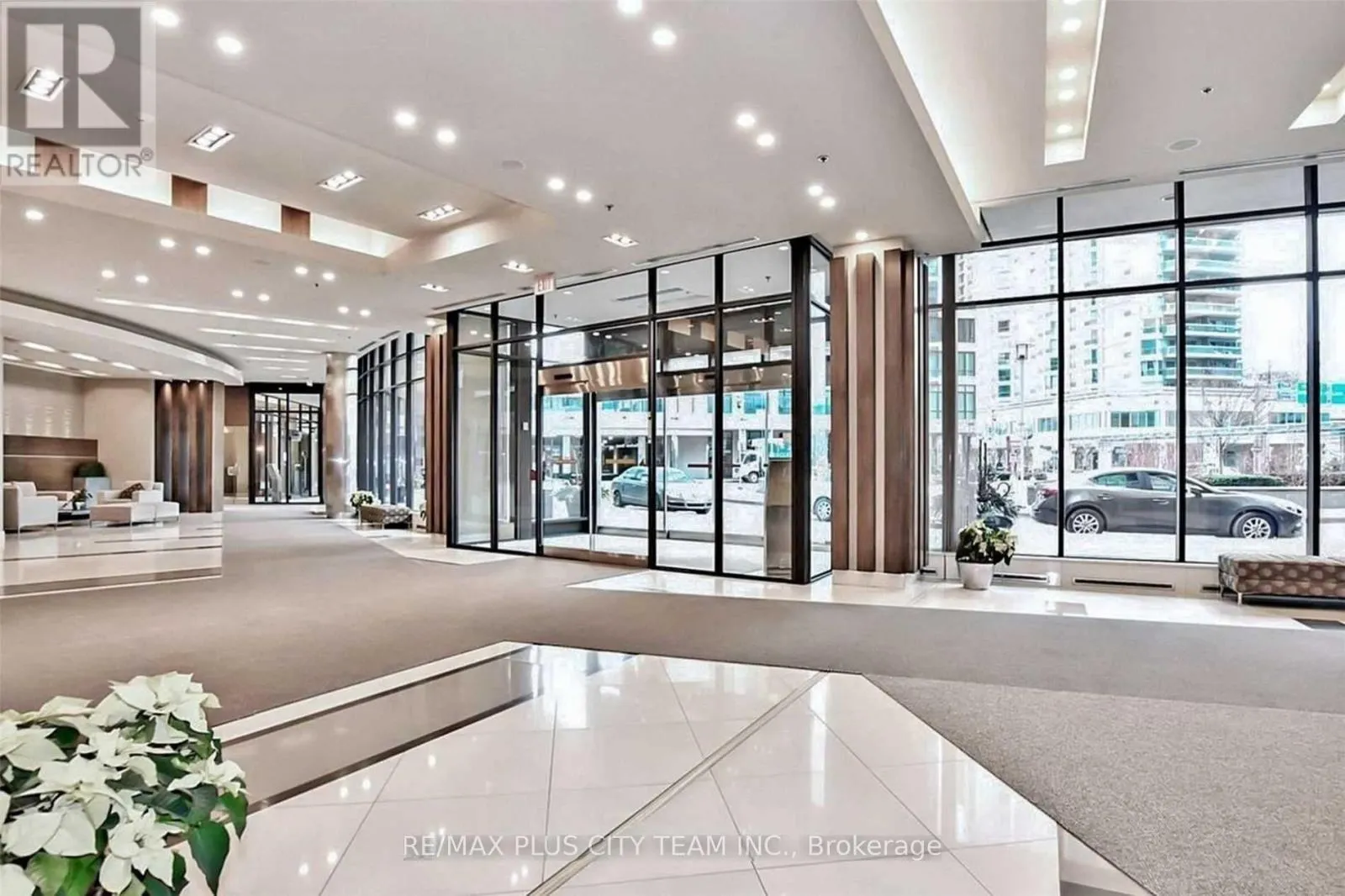 5005 - 33 BAY STREET