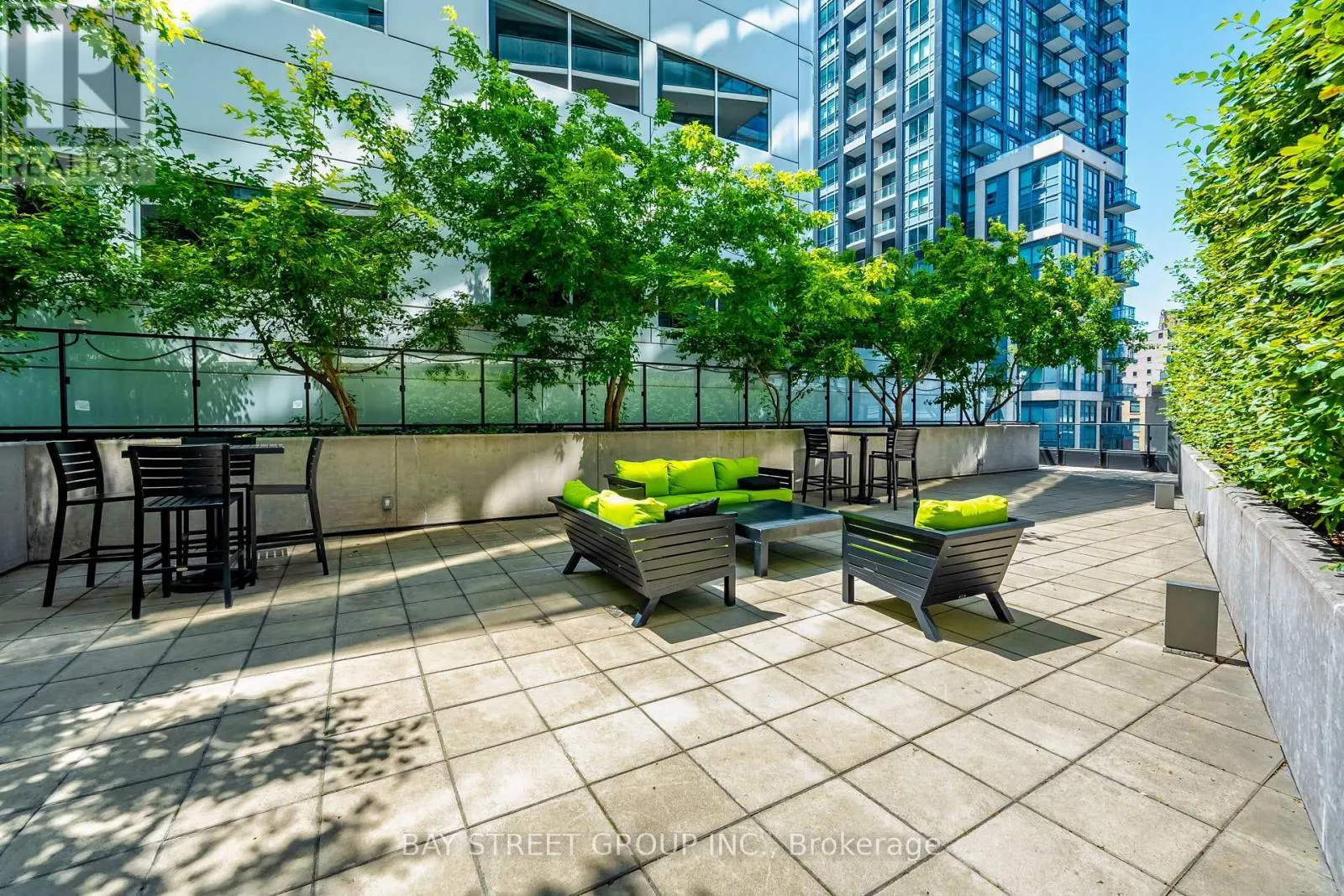 1803 - 125 PETER STREET