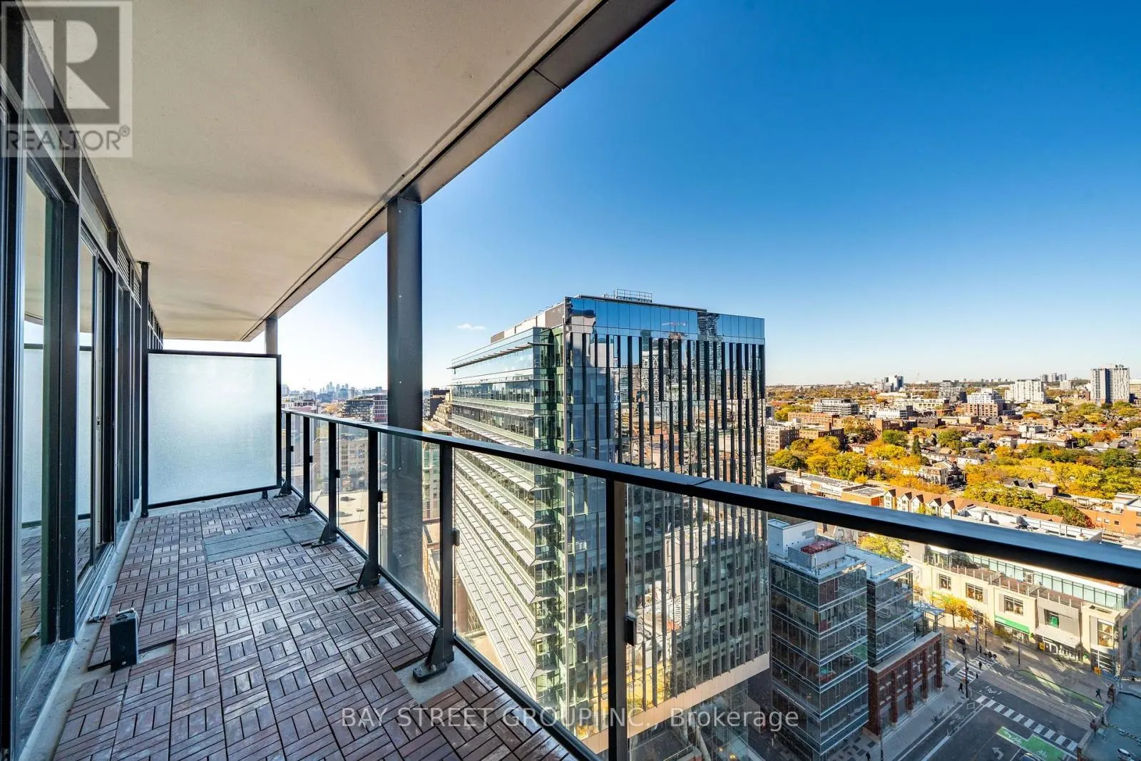 1803 - 125 PETER STREET