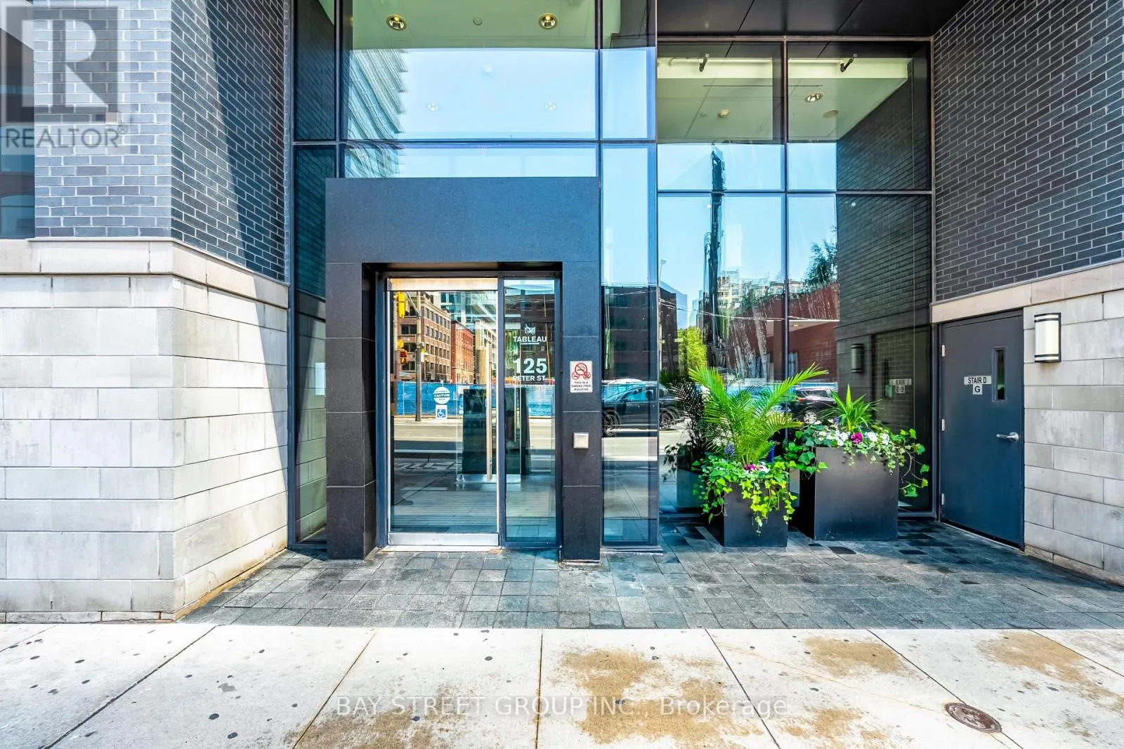 1803 - 125 PETER STREET