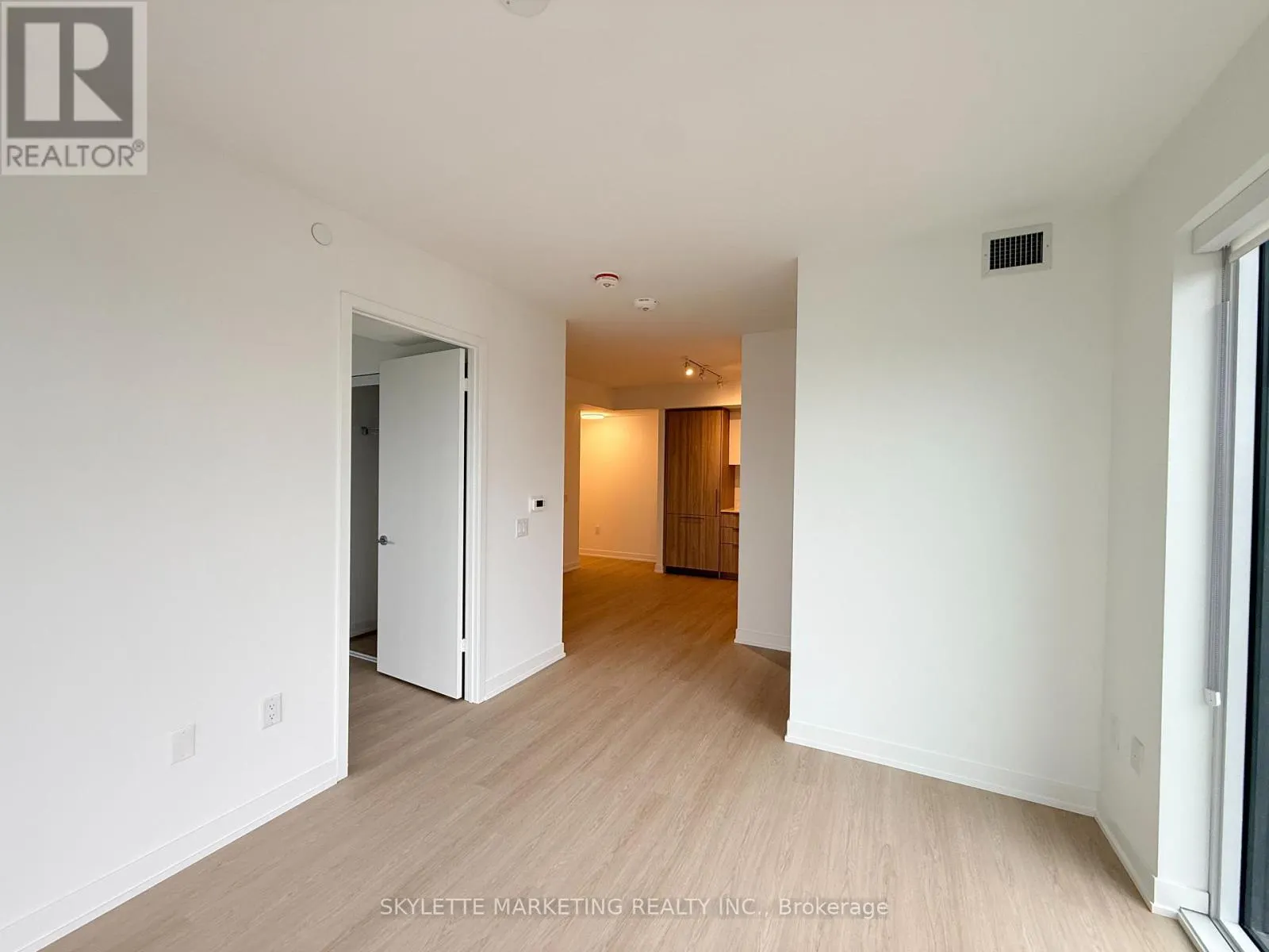 1405 - 15 DAVID SALOMON DRIVE