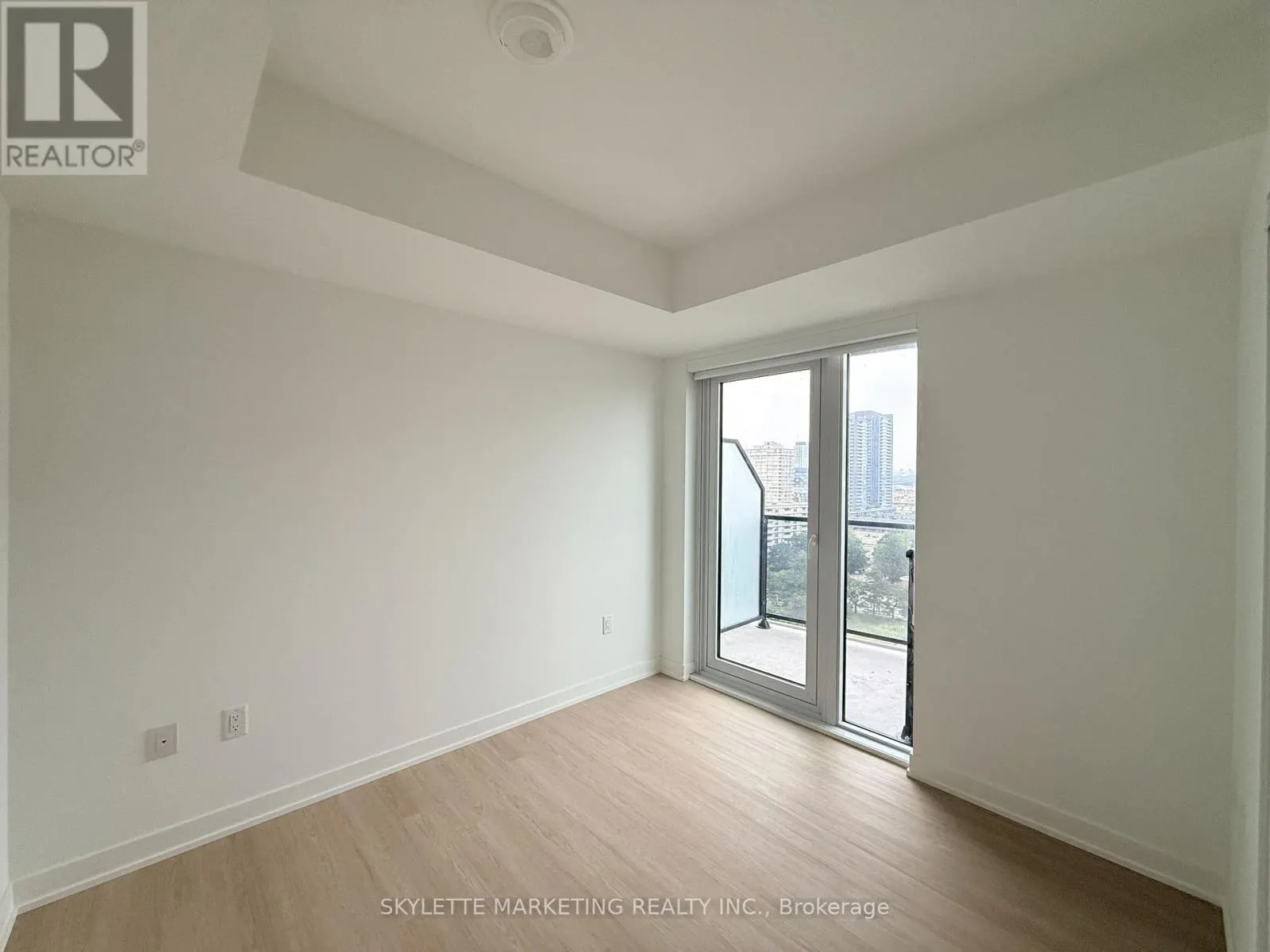 1405 - 15 DAVID SALOMON DRIVE
