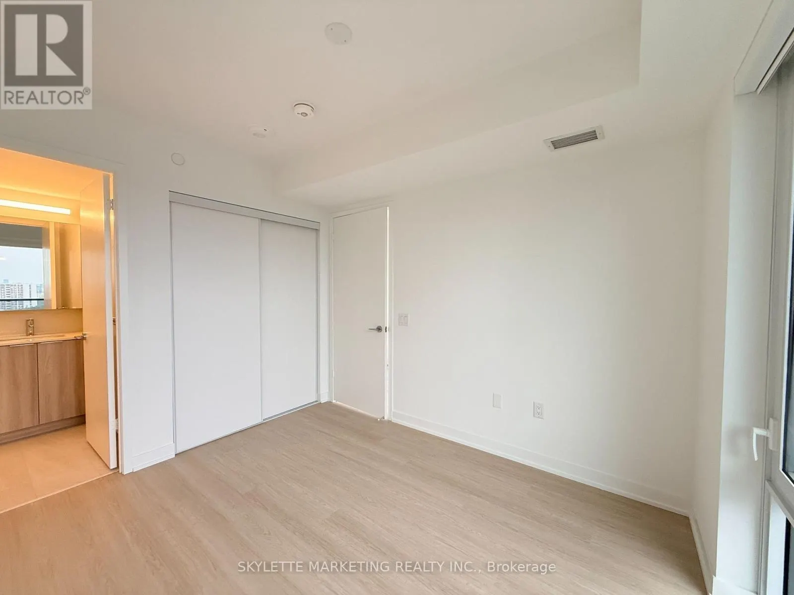 1405 - 15 DAVID SALOMON DRIVE