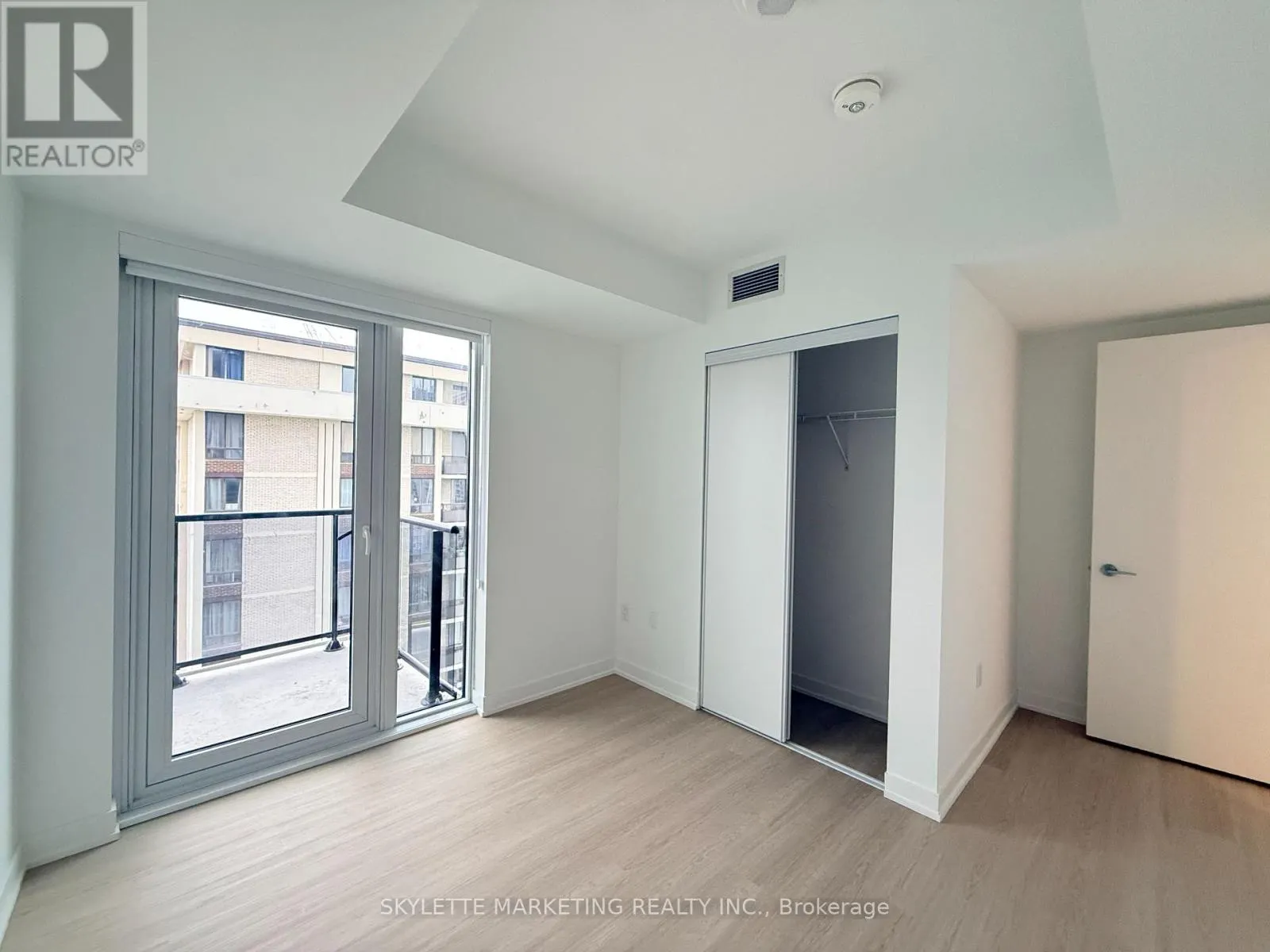 1405 - 15 DAVID SALOMON DRIVE