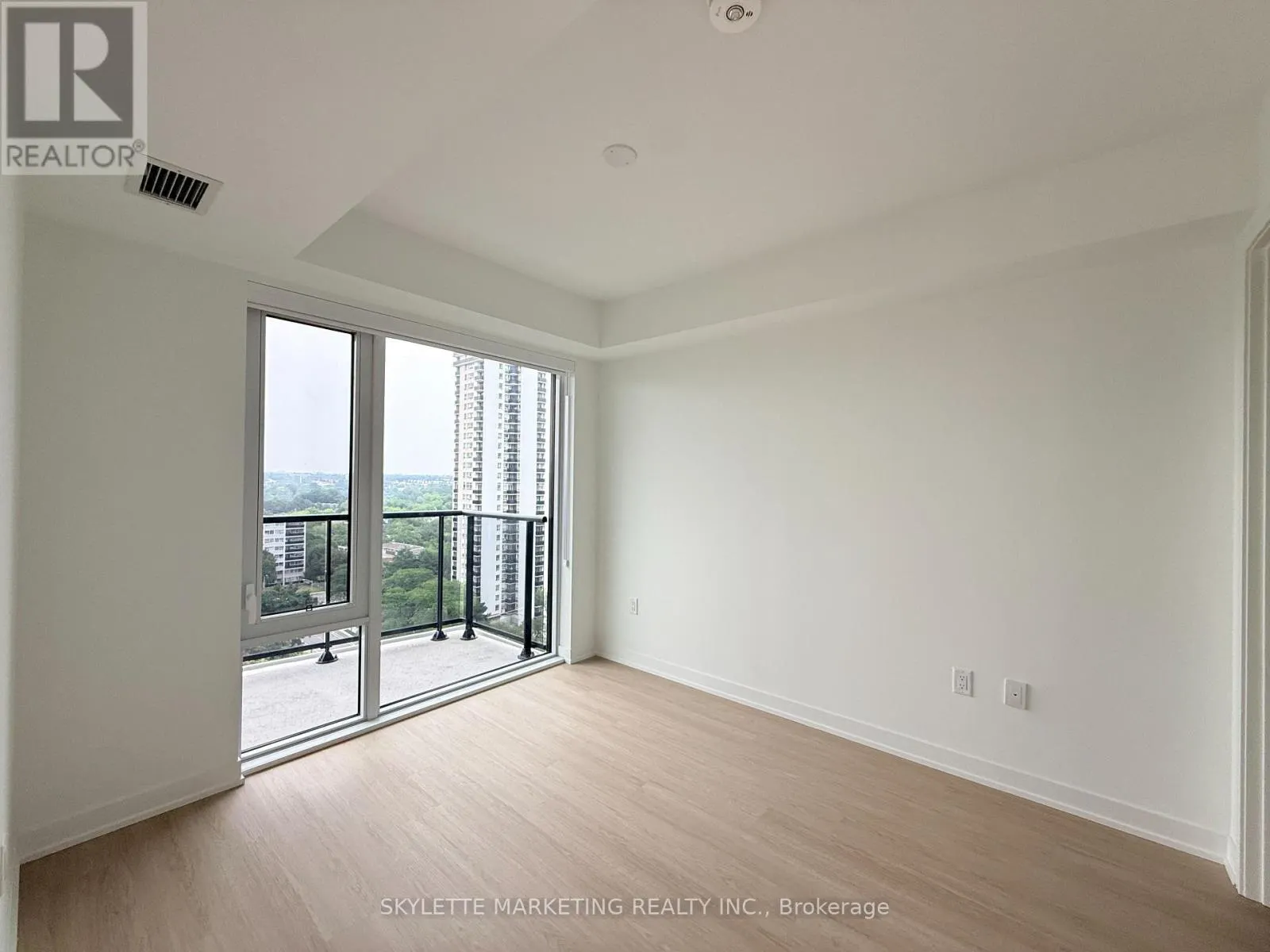 1405 - 15 DAVID SALOMON DRIVE