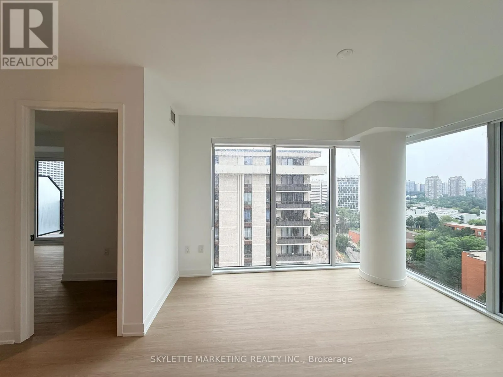 1405 - 15 DAVID SALOMON DRIVE