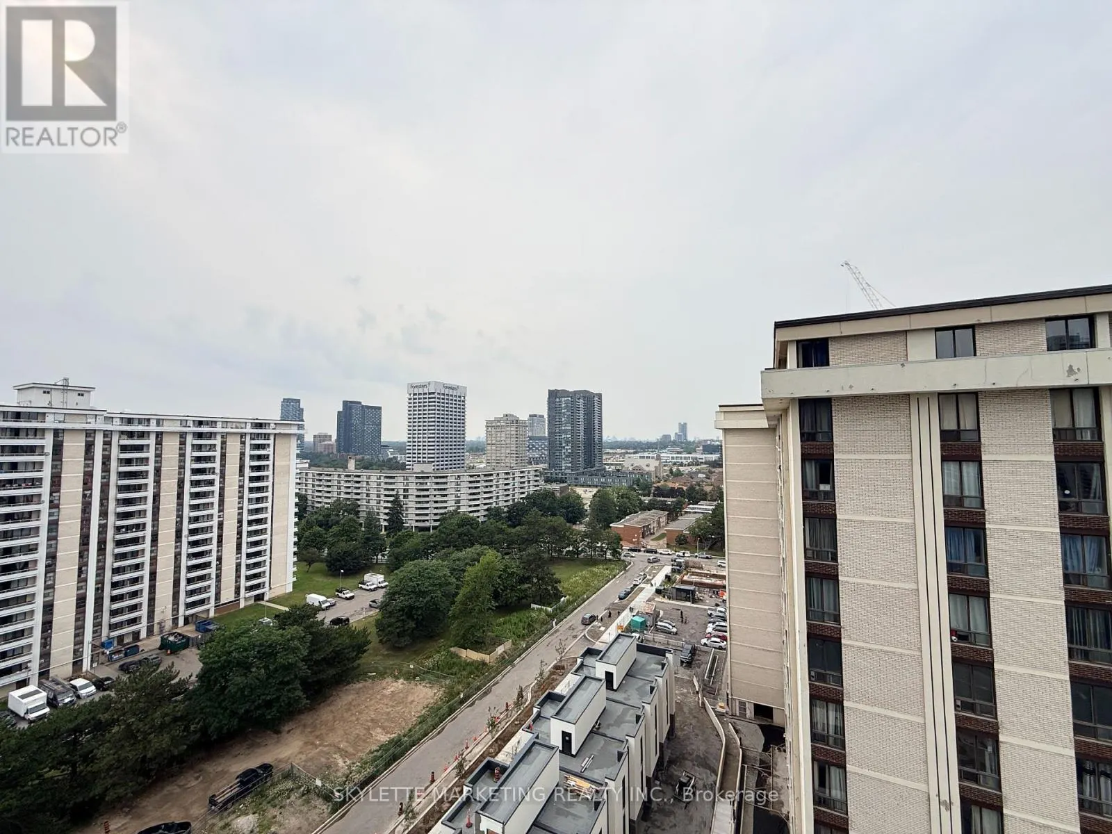 1405 - 15 DAVID SALOMON DRIVE