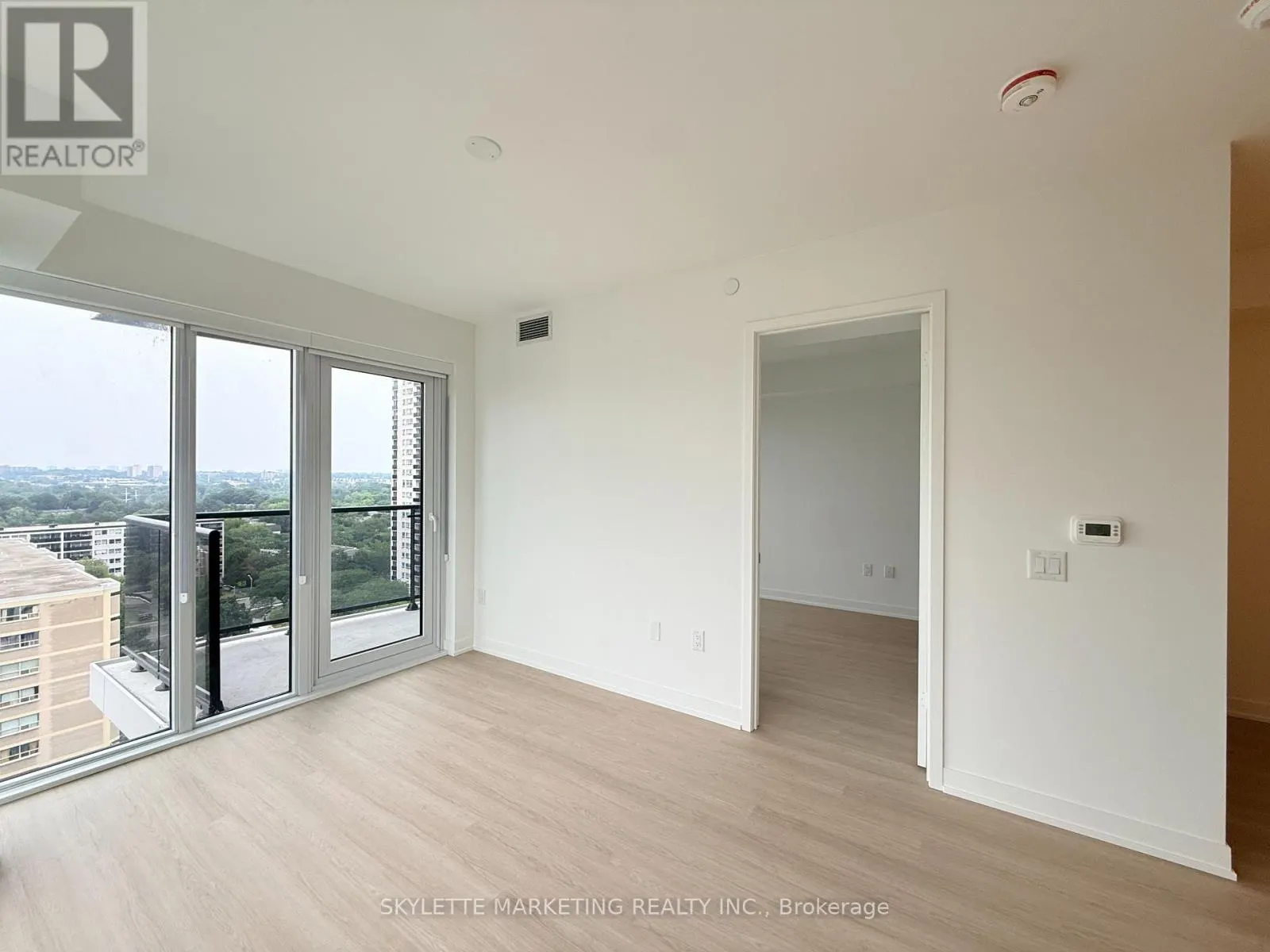 1405 - 15 DAVID SALOMON DRIVE