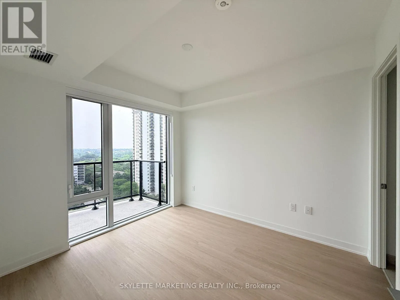 1405 - 15 DAVID SALOMON DRIVE