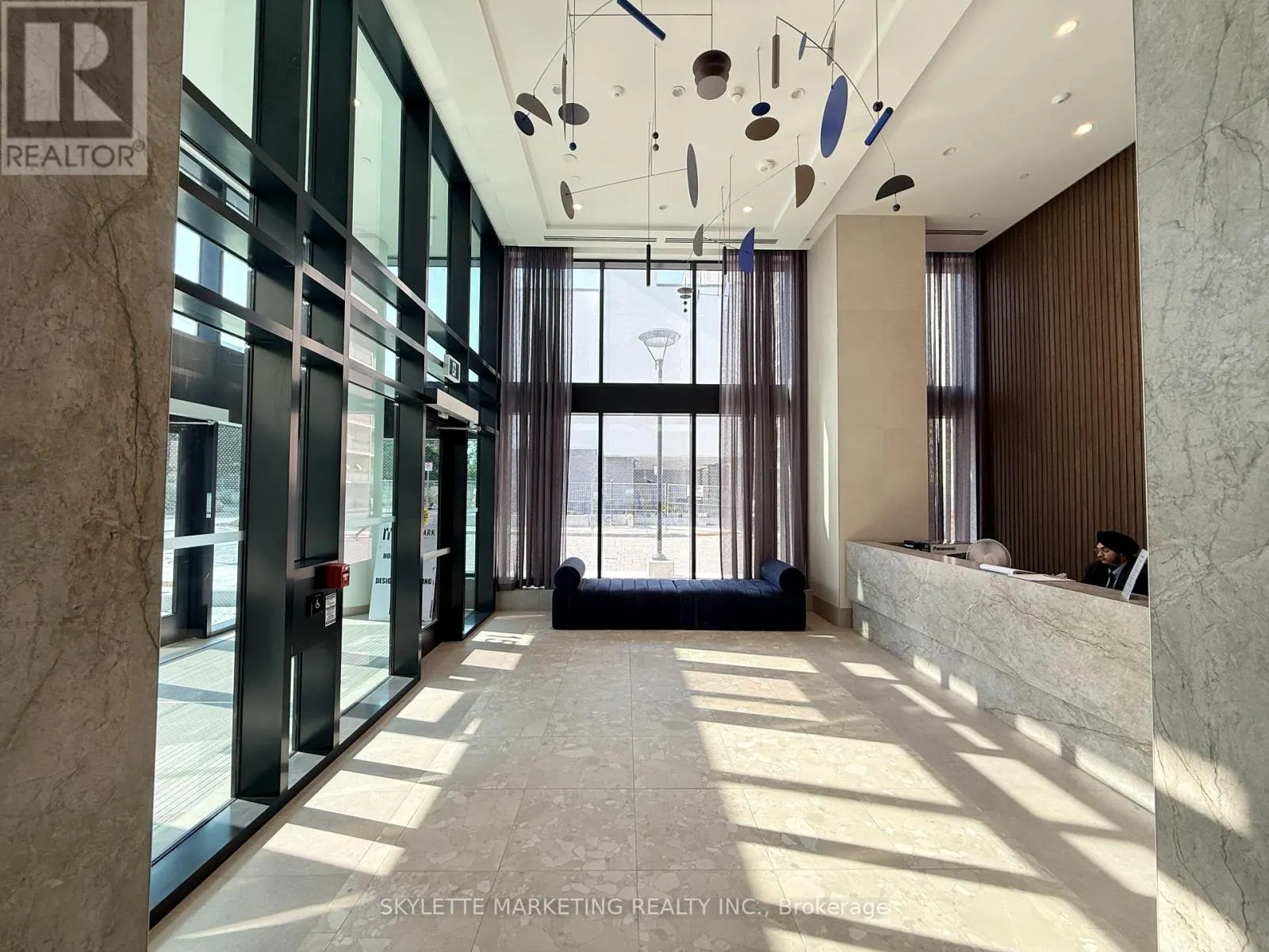 1405 - 15 DAVID SALOMON DRIVE