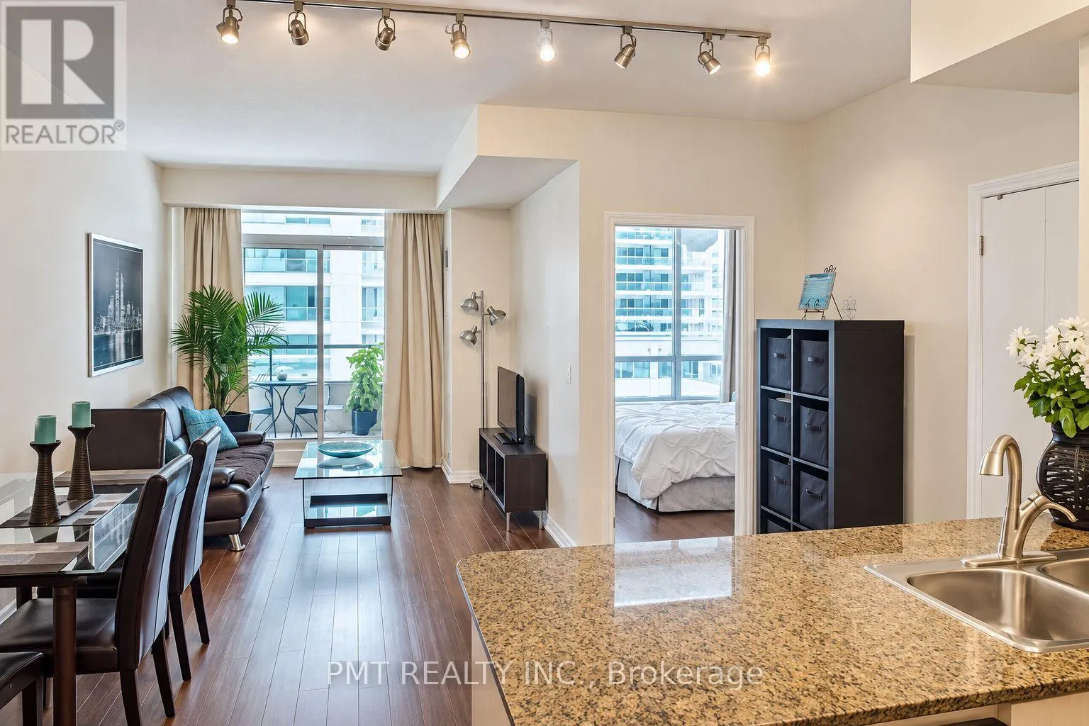 408 - 12 YONGE STREET