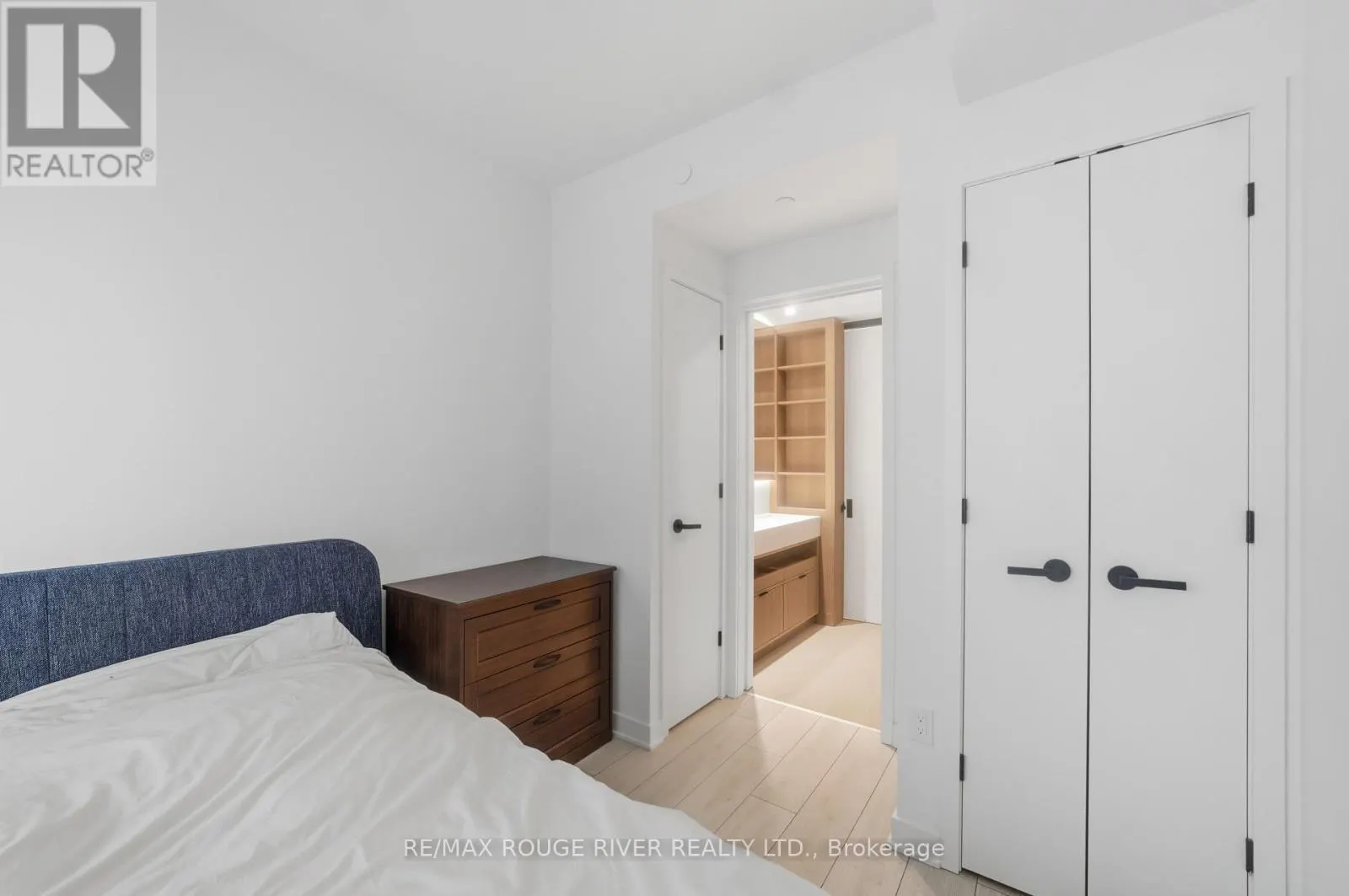 3808 - 55 CHARLES STREET E