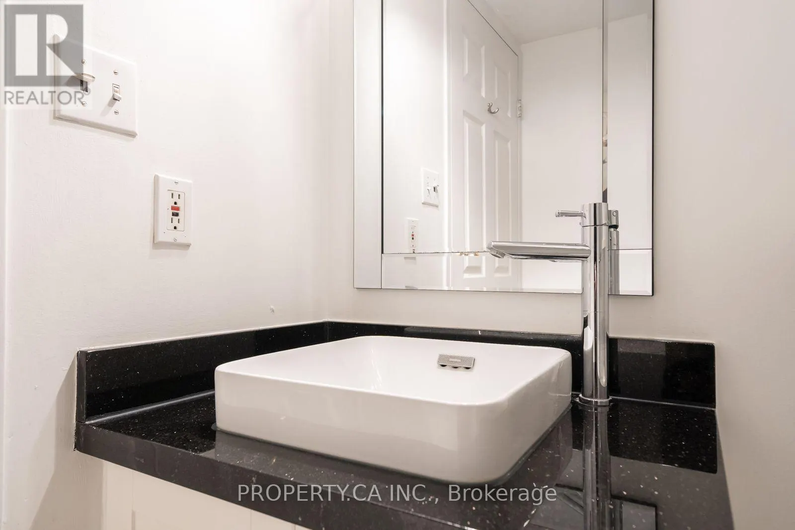1004 - 801 KING STREET W