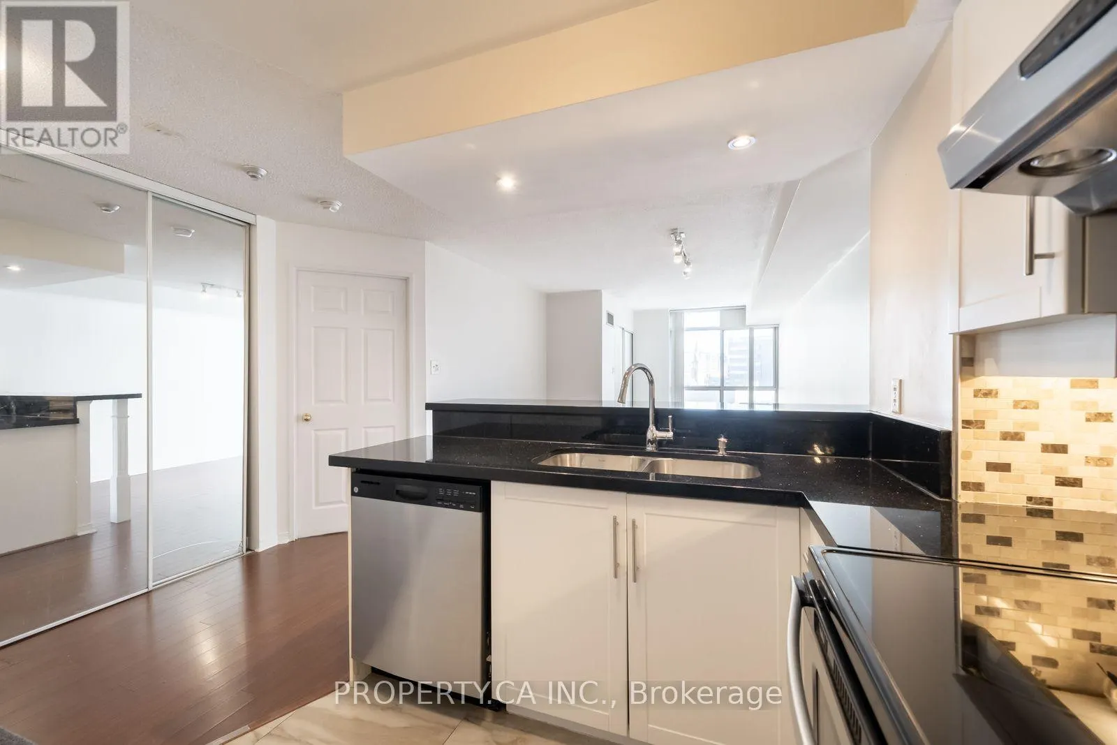 1004 - 801 KING STREET W