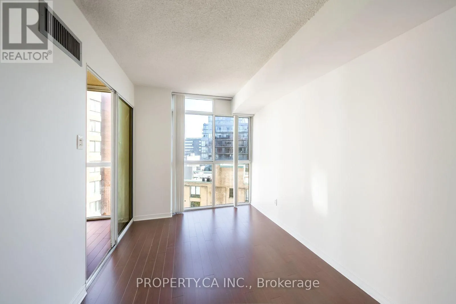 1004 - 801 KING STREET W