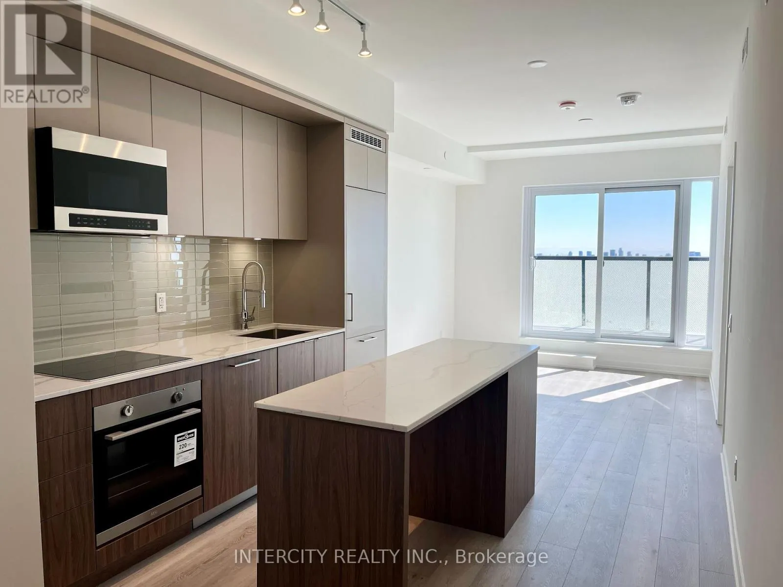 605 - 863 ST. CLAIR AVENUE W