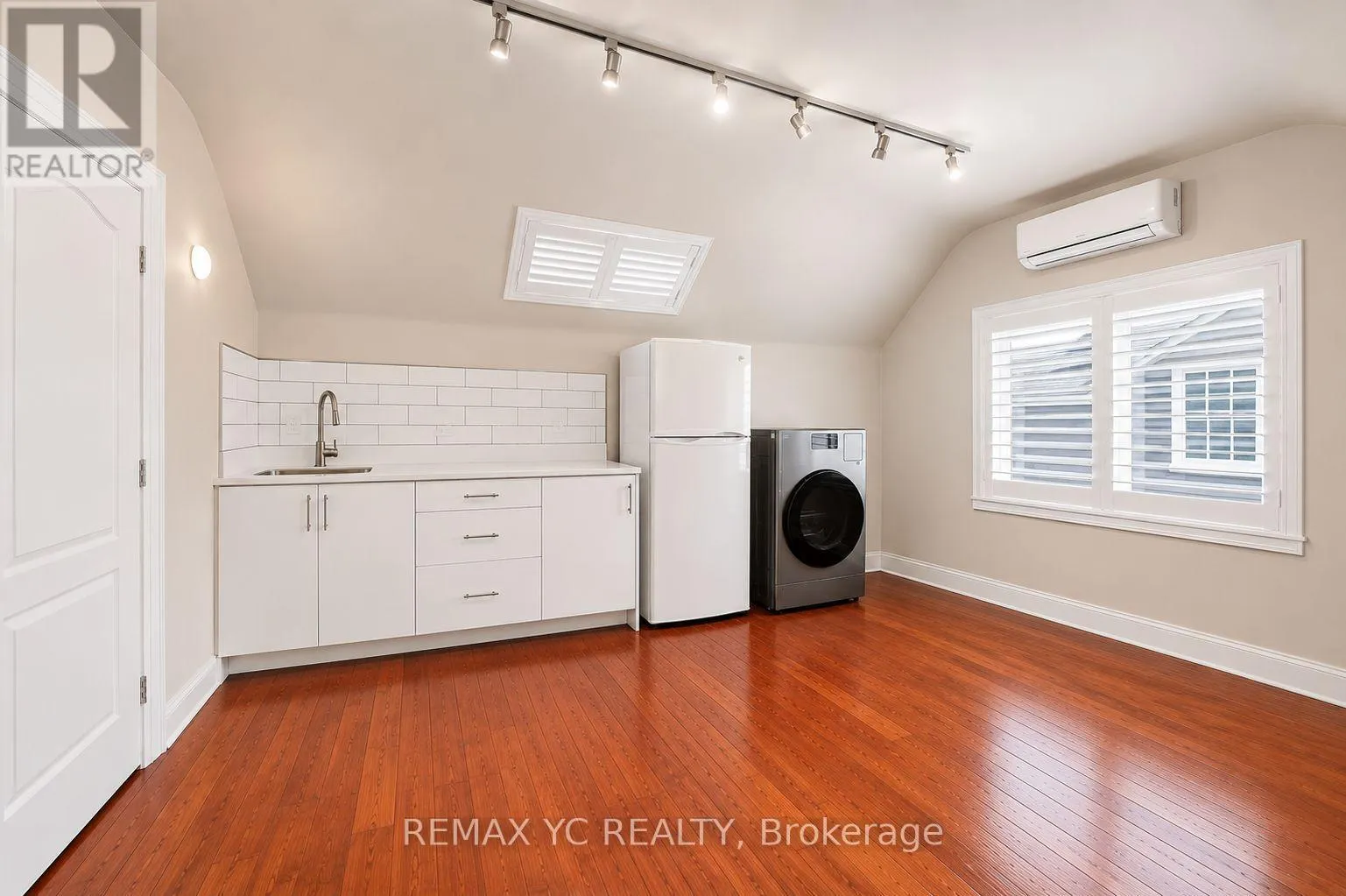 MAIN & 2ND - 99 SHEPPARD AVENUE E