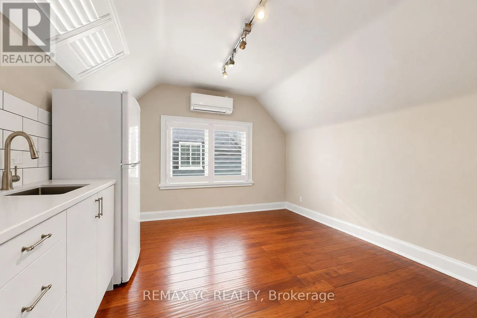 MAIN & 2ND - 99 SHEPPARD AVENUE E