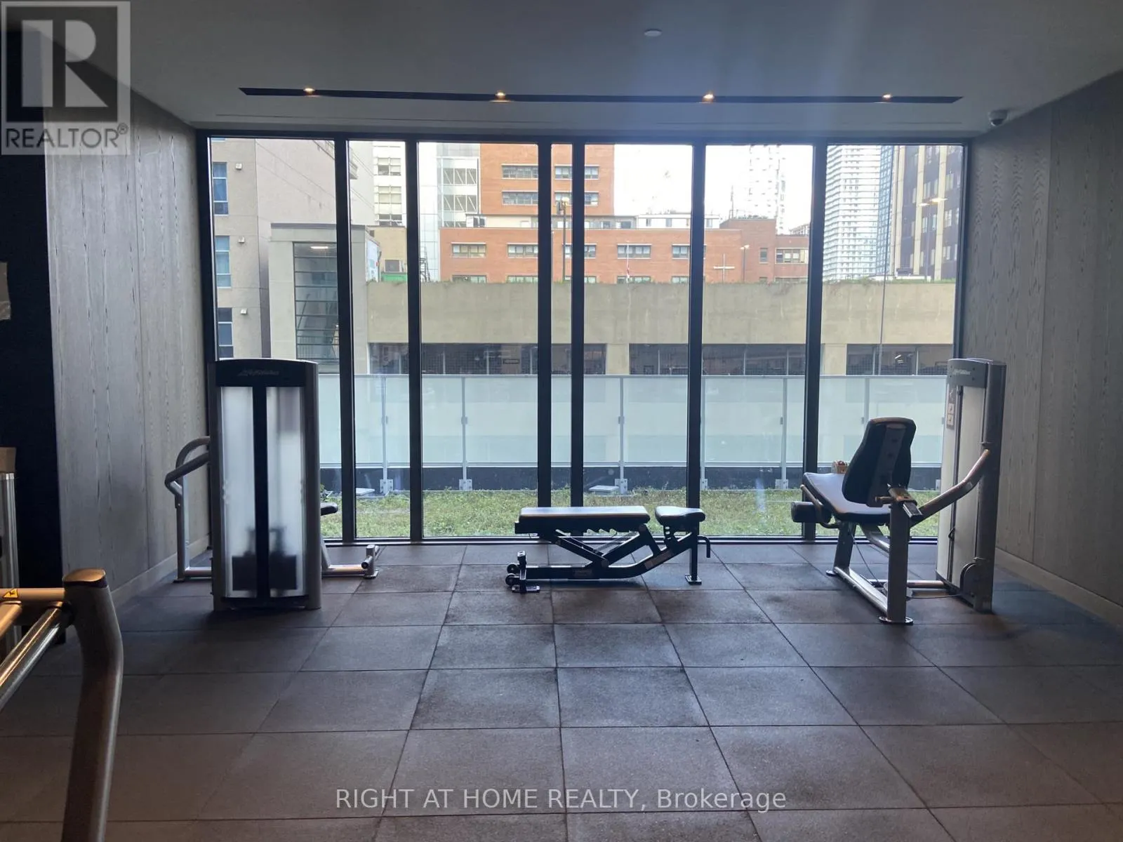 6 - 25 RICHMOND STREET E