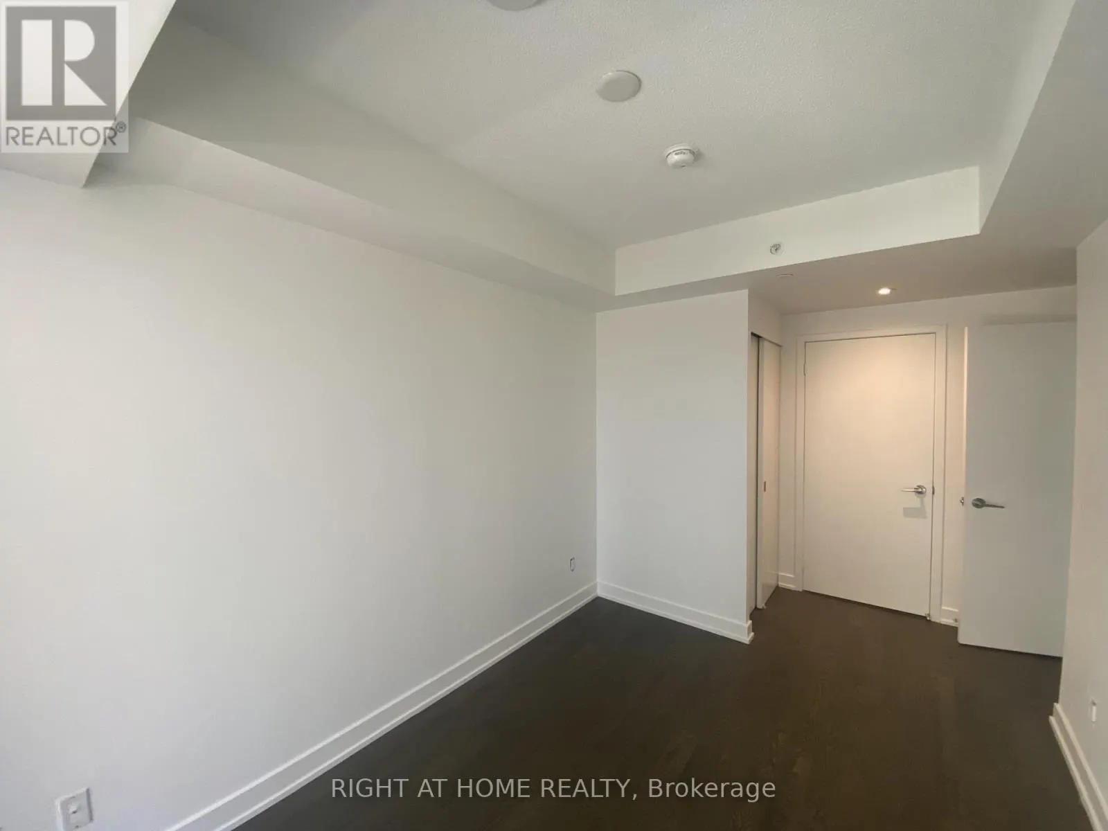 6 - 25 RICHMOND STREET E