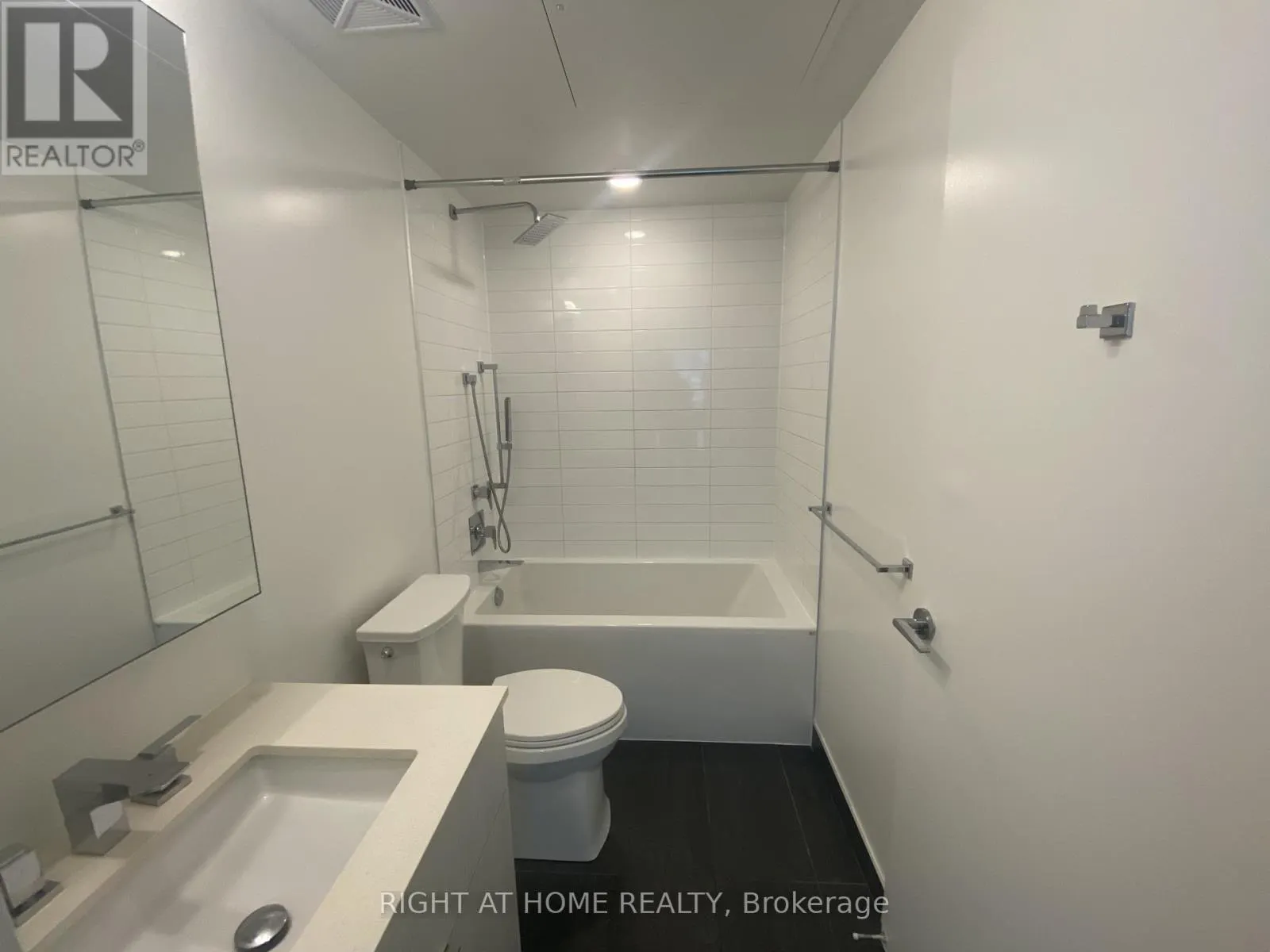 6 - 25 RICHMOND STREET E