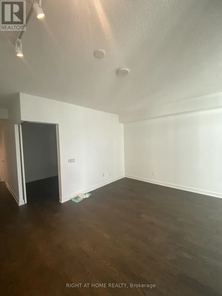 6 - 25 RICHMOND STREET E
