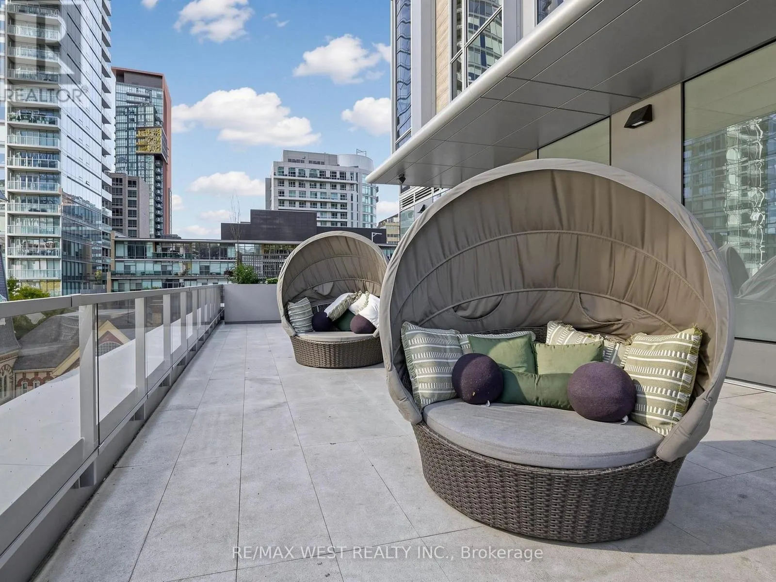 1709 - 11 YORKVILLE AVENUE