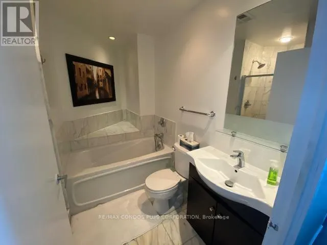 2408 - 218 QUEENS QUAY W
