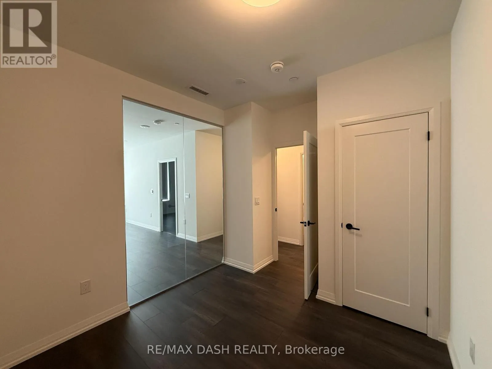 410 - 280 DUNDAS STREET W