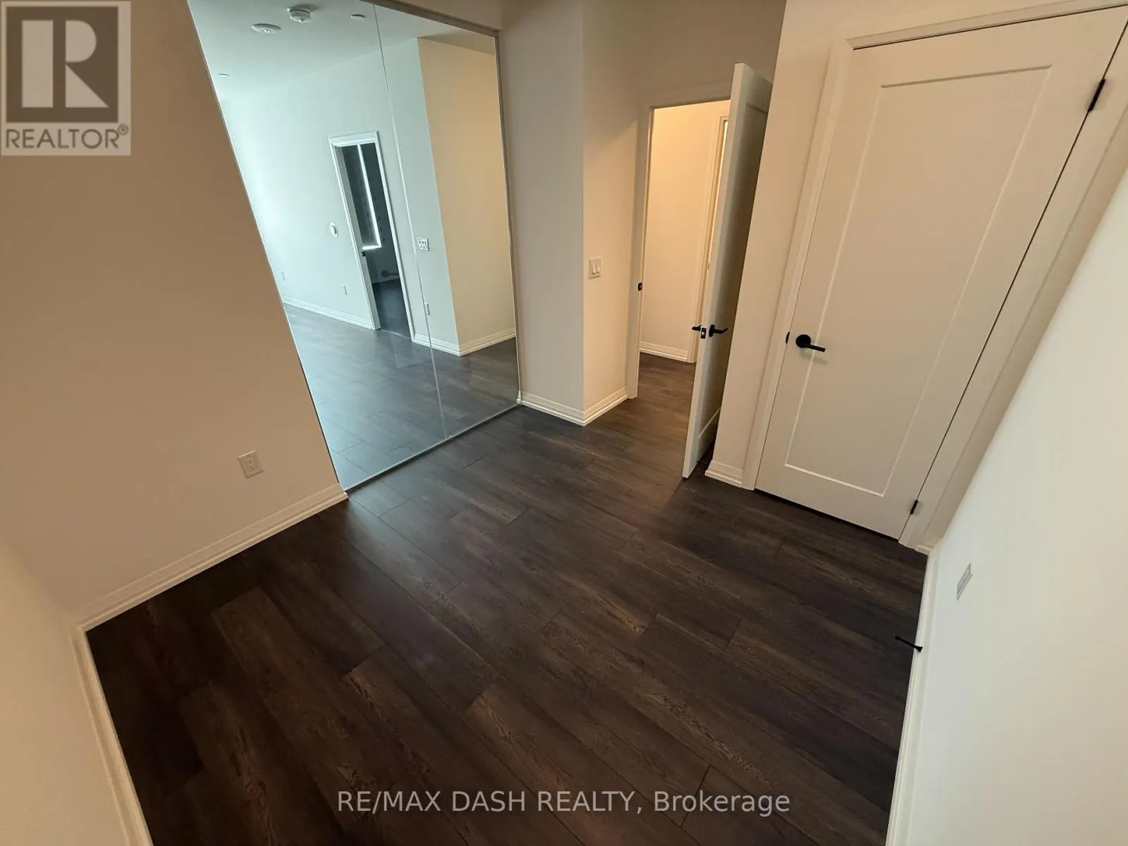 410 - 280 DUNDAS STREET W