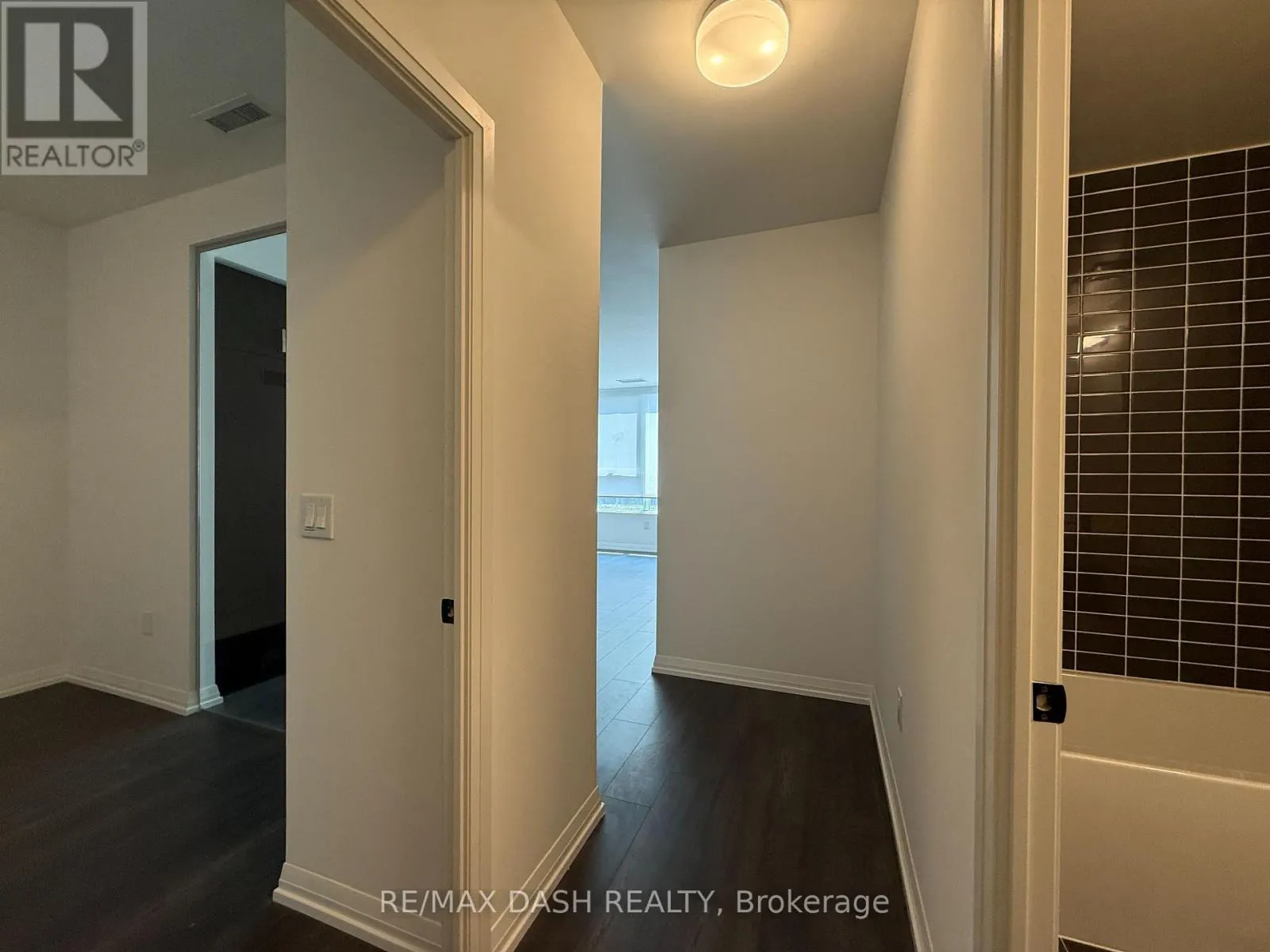 410 - 280 DUNDAS STREET W