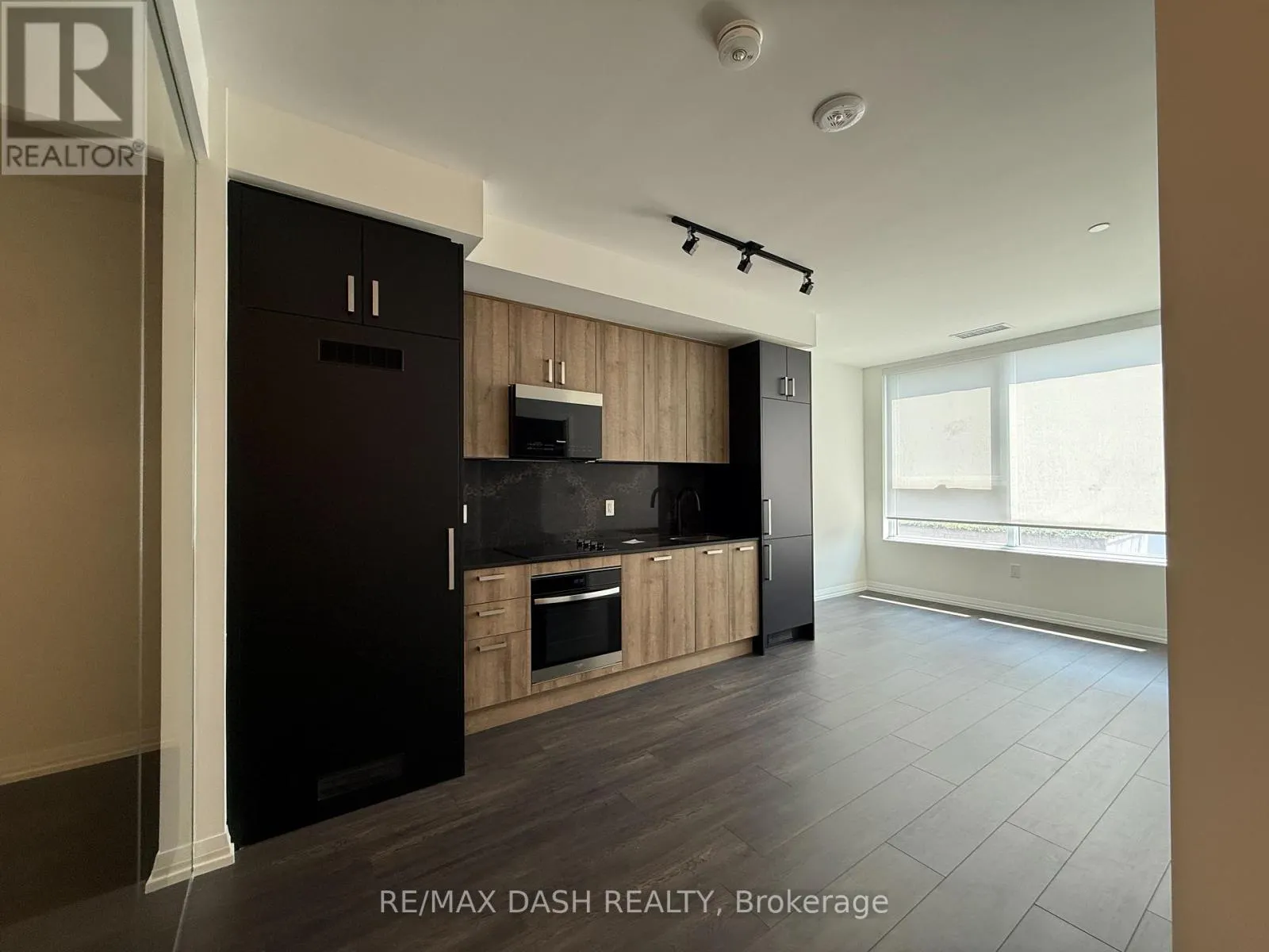 410 - 280 DUNDAS STREET W