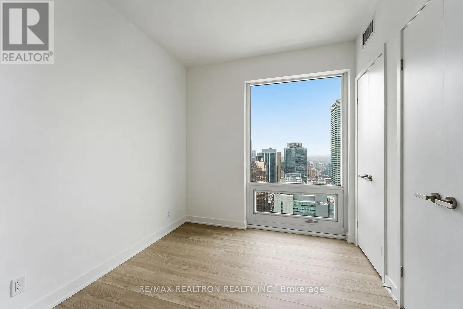 4711 - 88 QUEEN STREET E