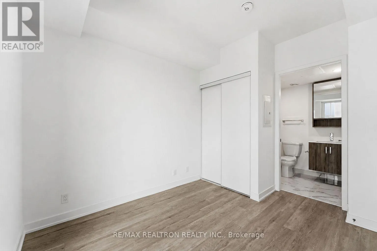 4711 - 88 QUEEN STREET E
