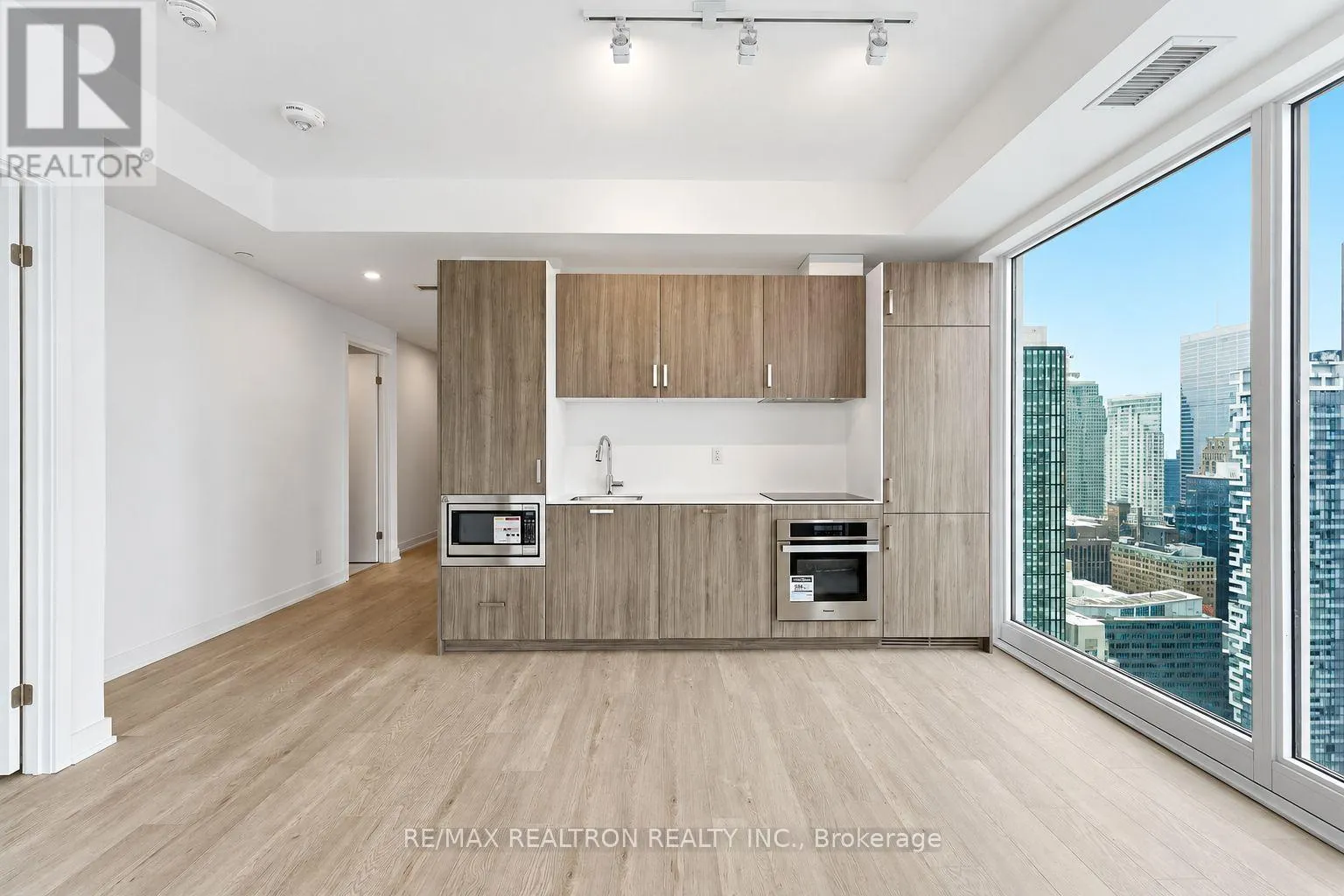 4711 - 88 QUEEN STREET E