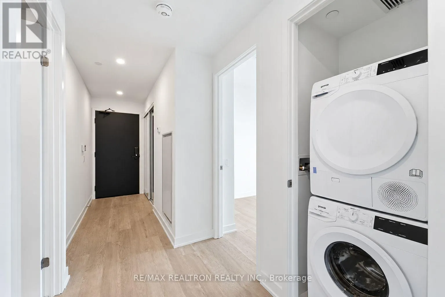 4711 - 88 QUEEN STREET E