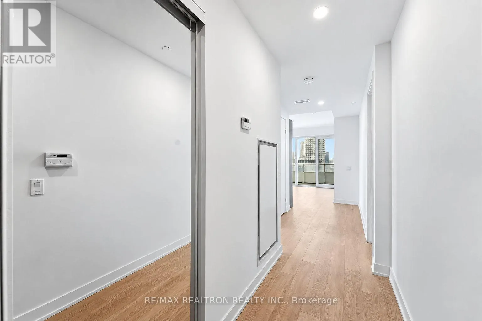 4711 - 88 QUEEN STREET E