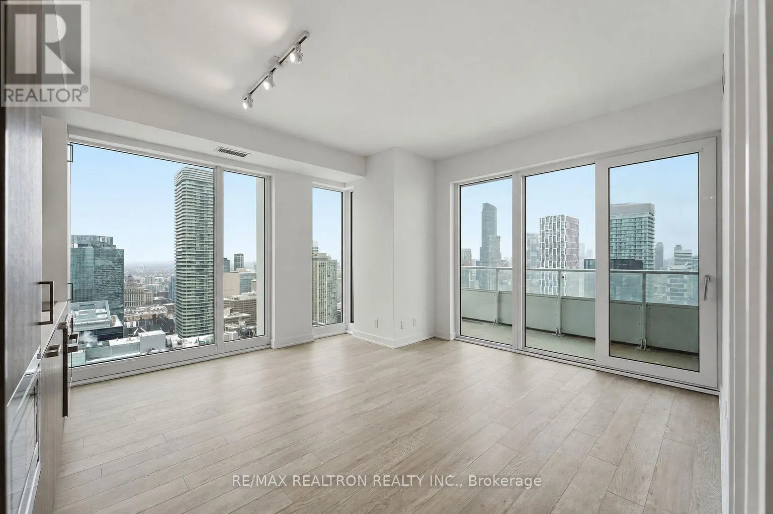 4711 - 88 QUEEN STREET E