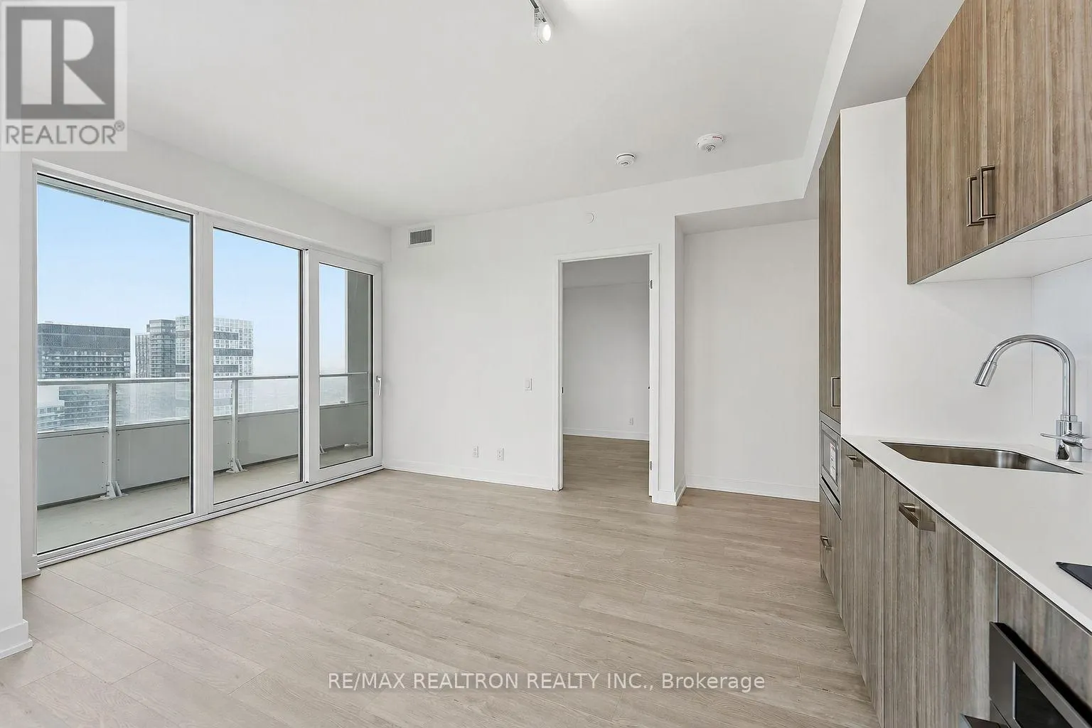4711 - 88 QUEEN STREET E