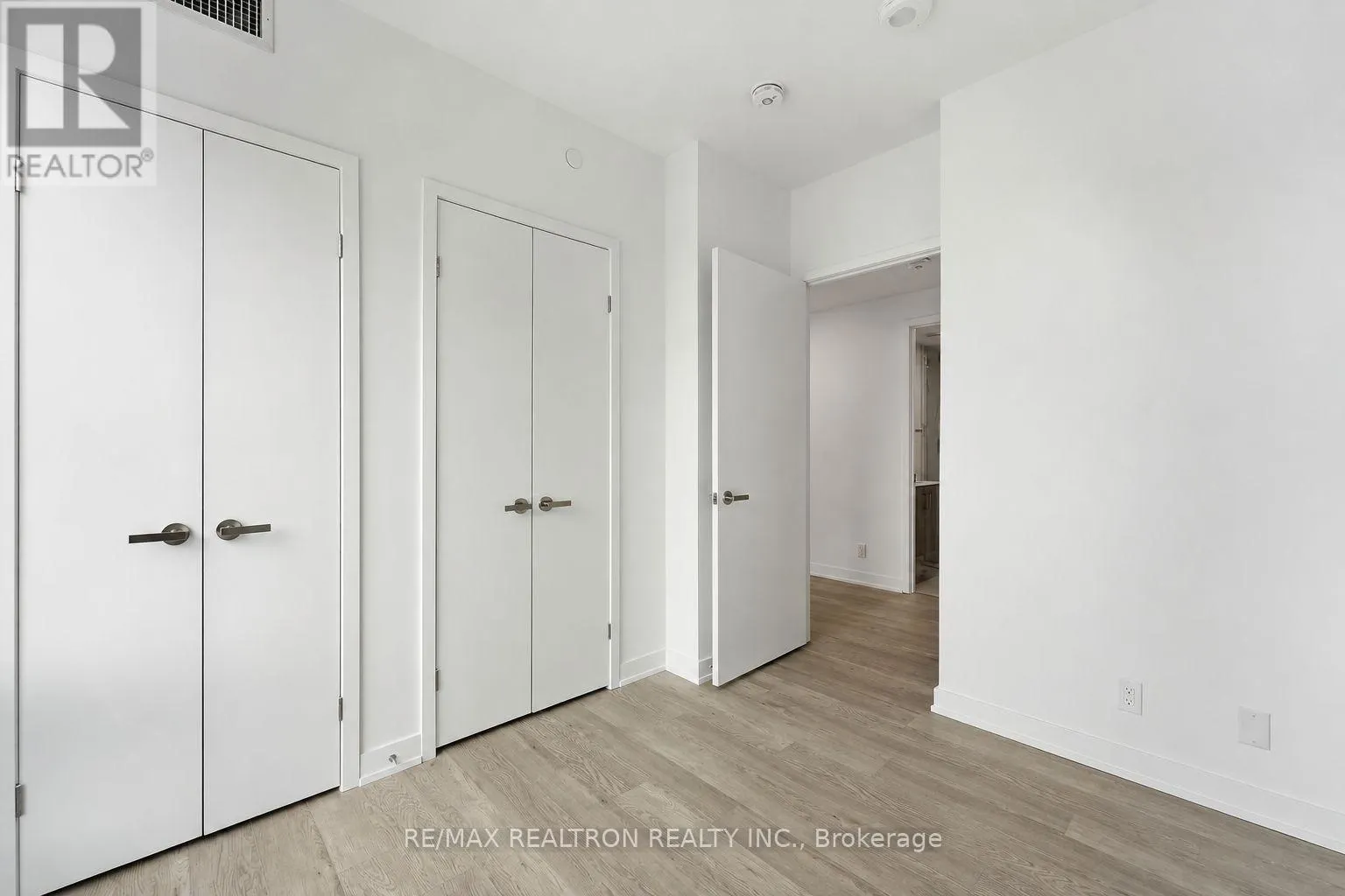 4711 - 88 QUEEN STREET E