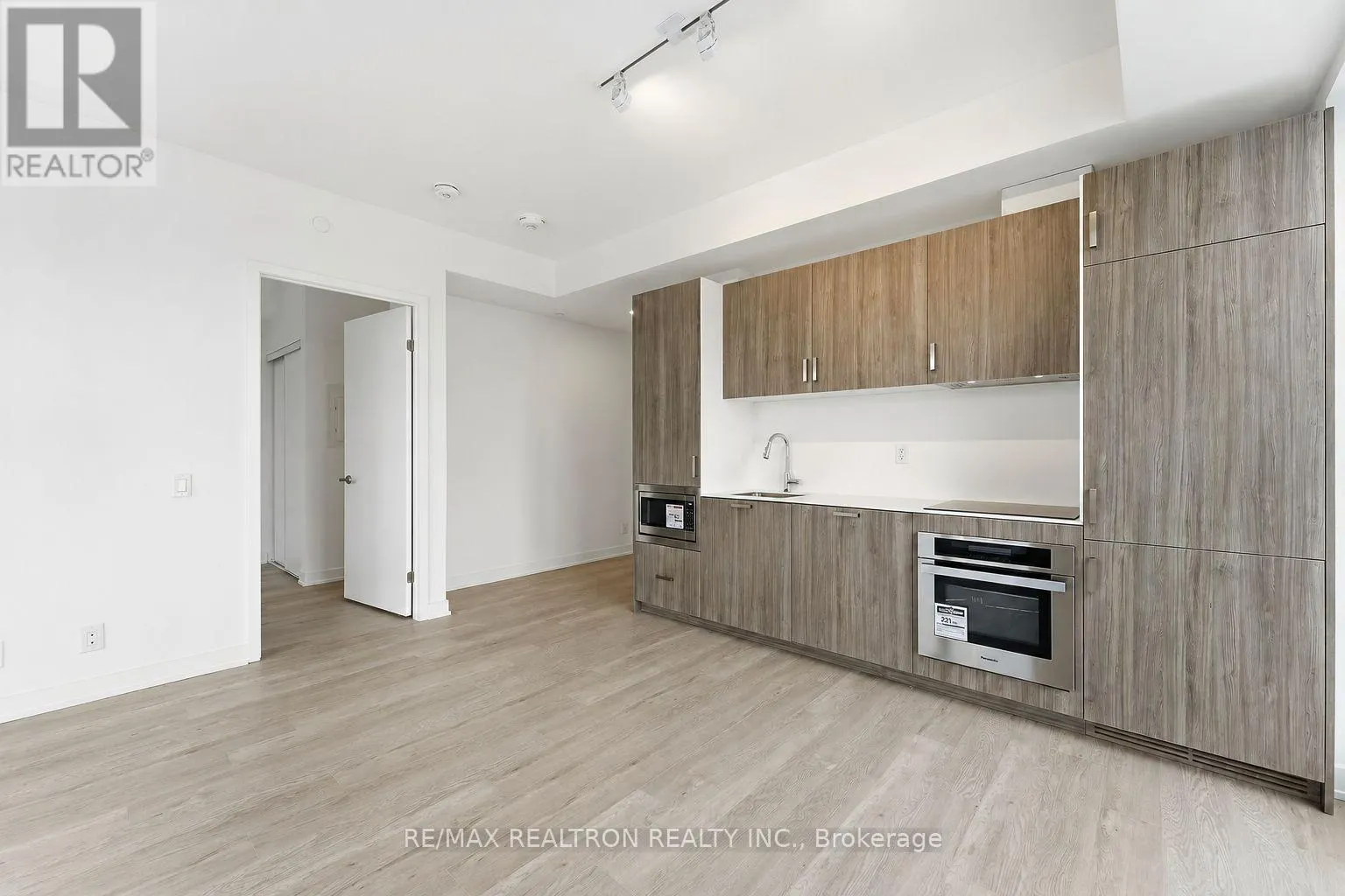 4711 - 88 QUEEN STREET E